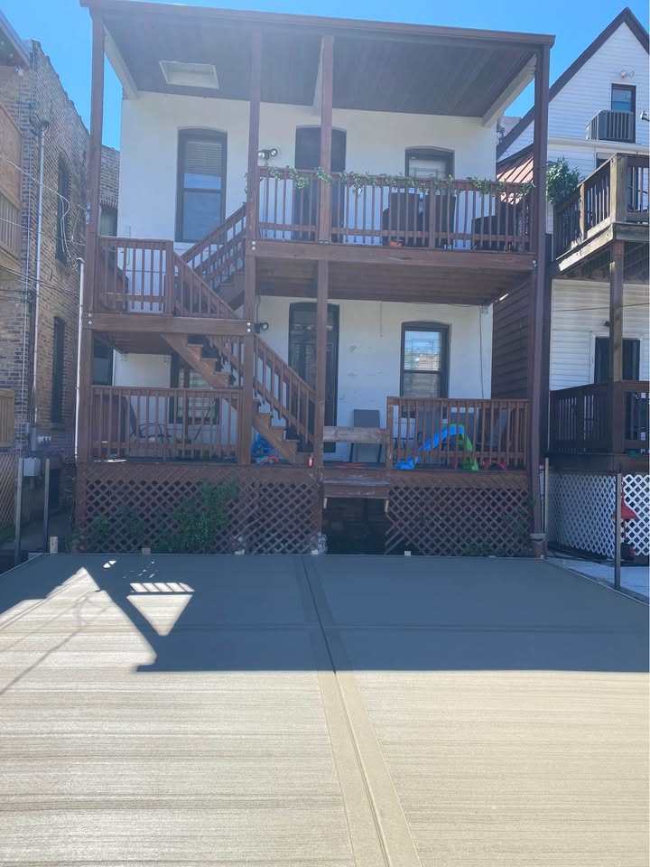 Construction & Remodeling company Luna Dynasty Concrete in Chicago, IL