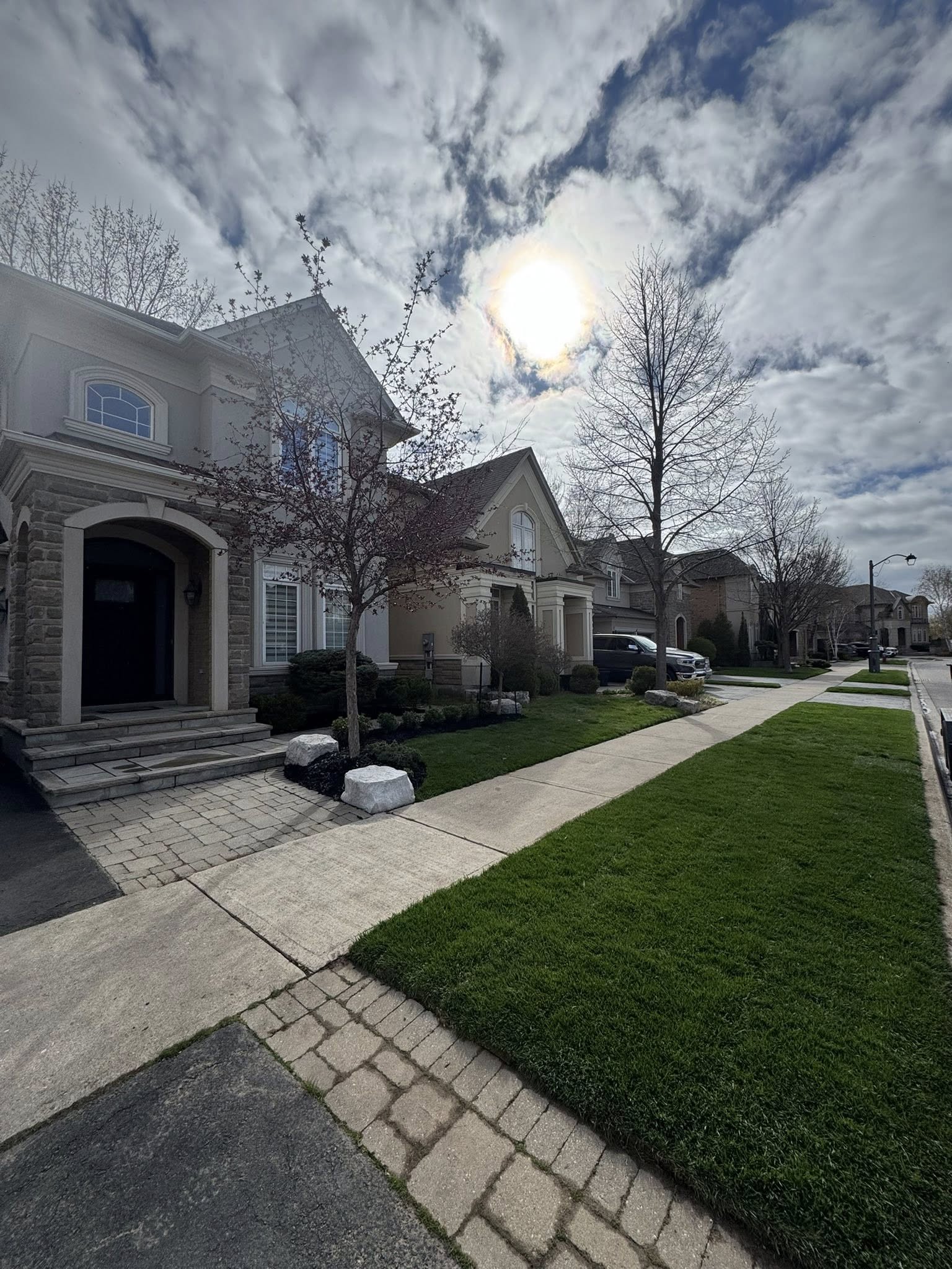 landscaping company Calderwood Landscapes in Oakville, ON