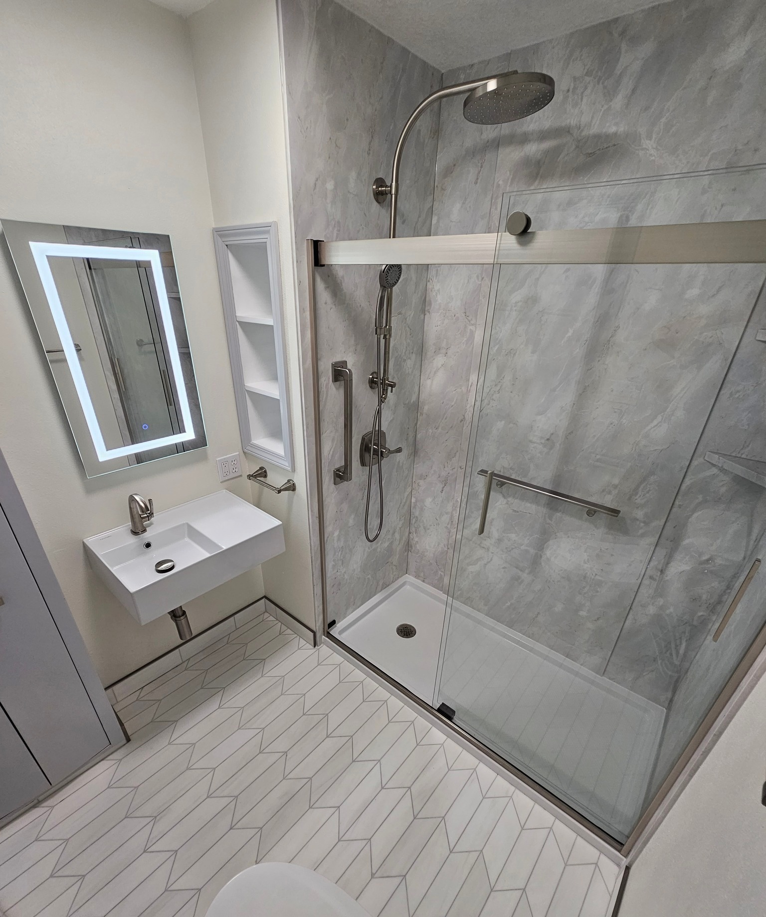 Glass & Shower Doors company Topline Glassworks in Kansas City, MO