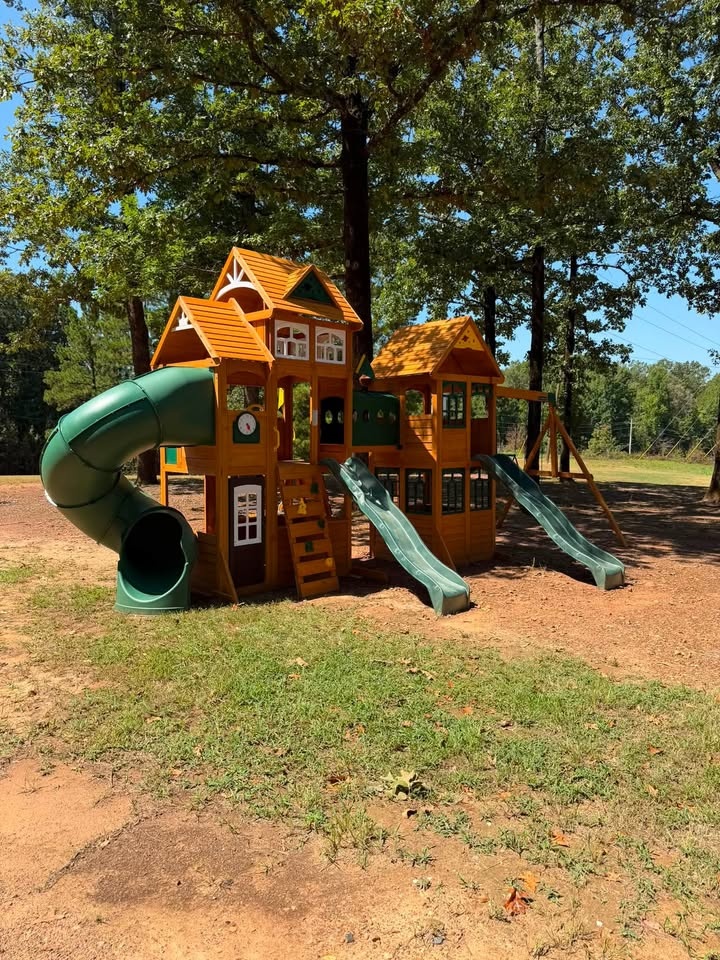 Custom outdoor playset assembly in Texarkana, TX