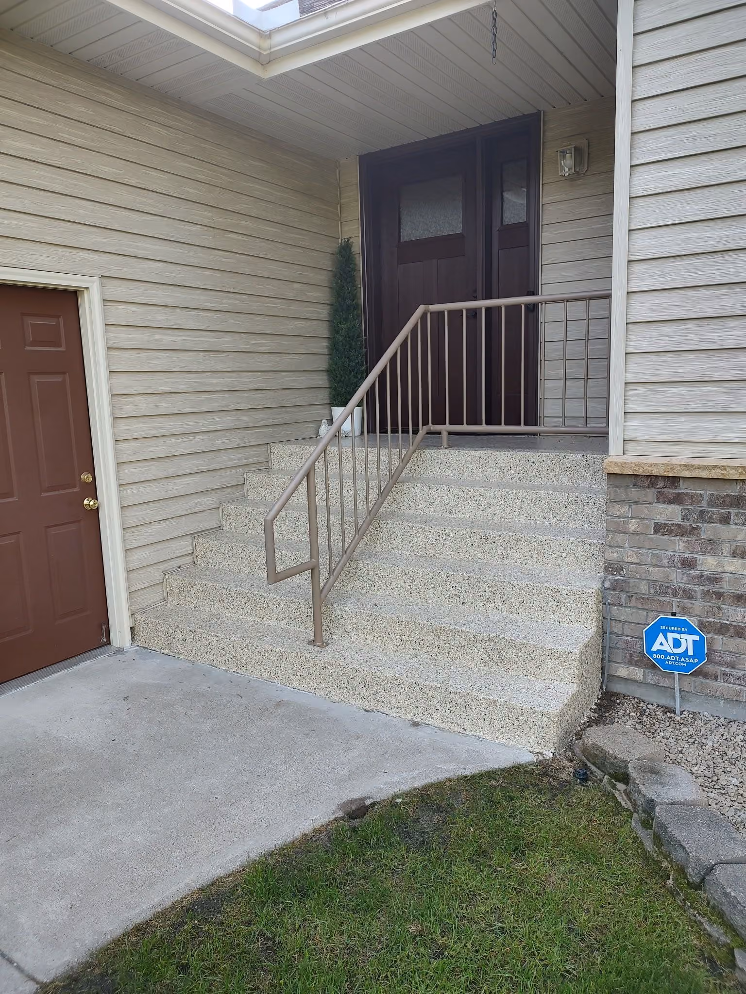 Front Step Concrete Coating in Brainerd MN Gets a Grip
