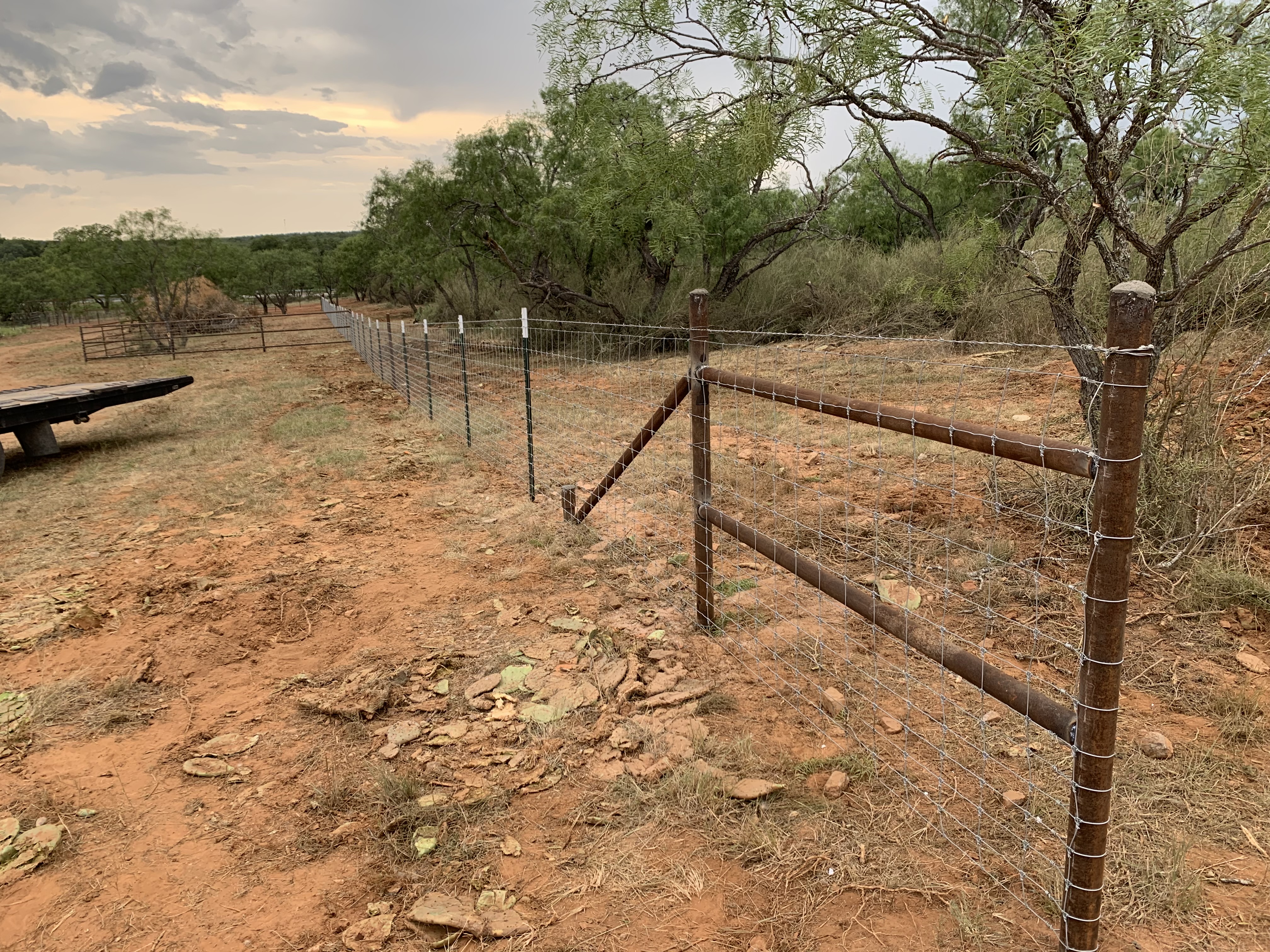 5-7 Fencing & Construction team in Madisonville, TX - people or person