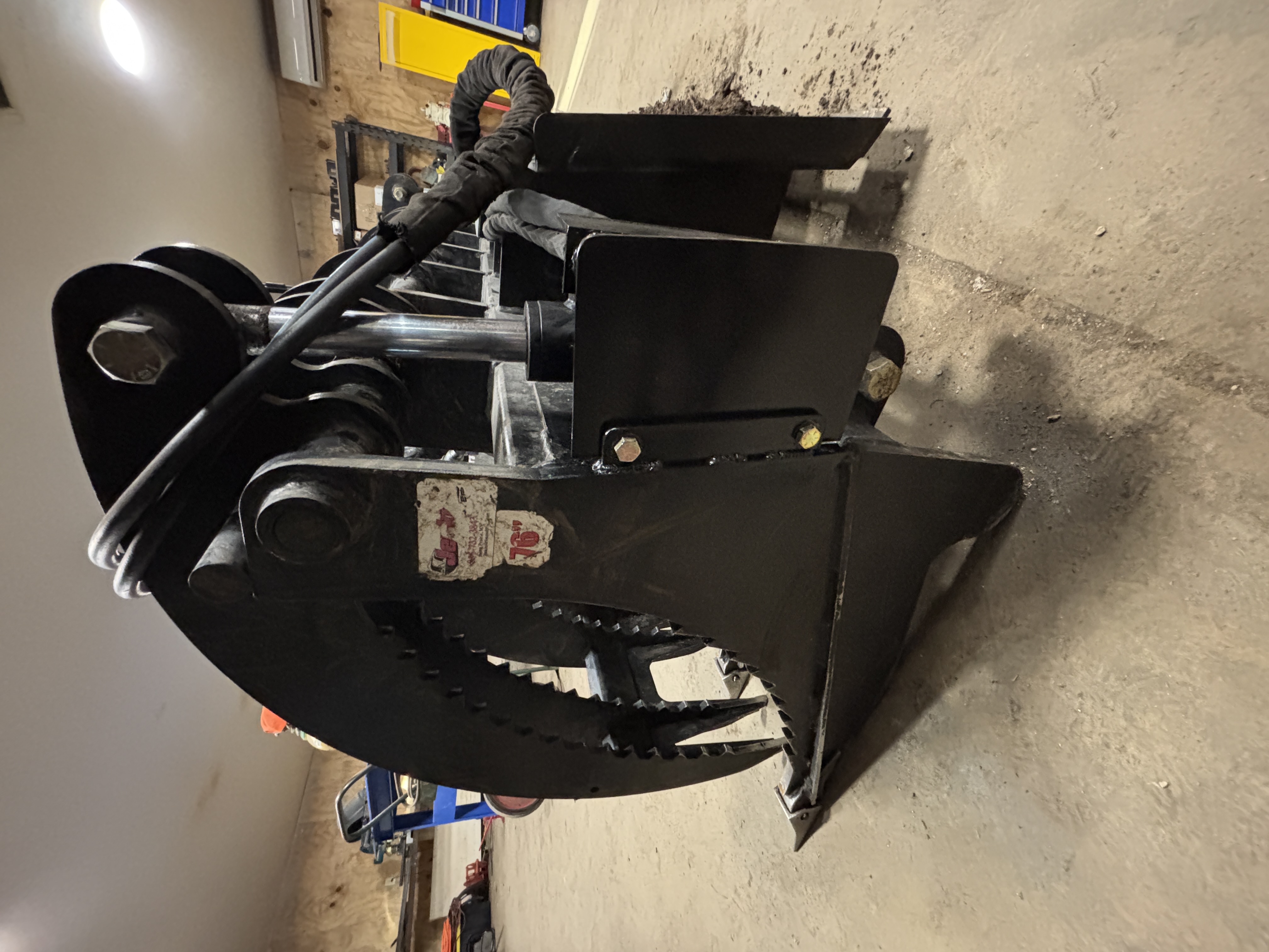 Custom fabricated hydraulic grapple attachment, St. Louis welding