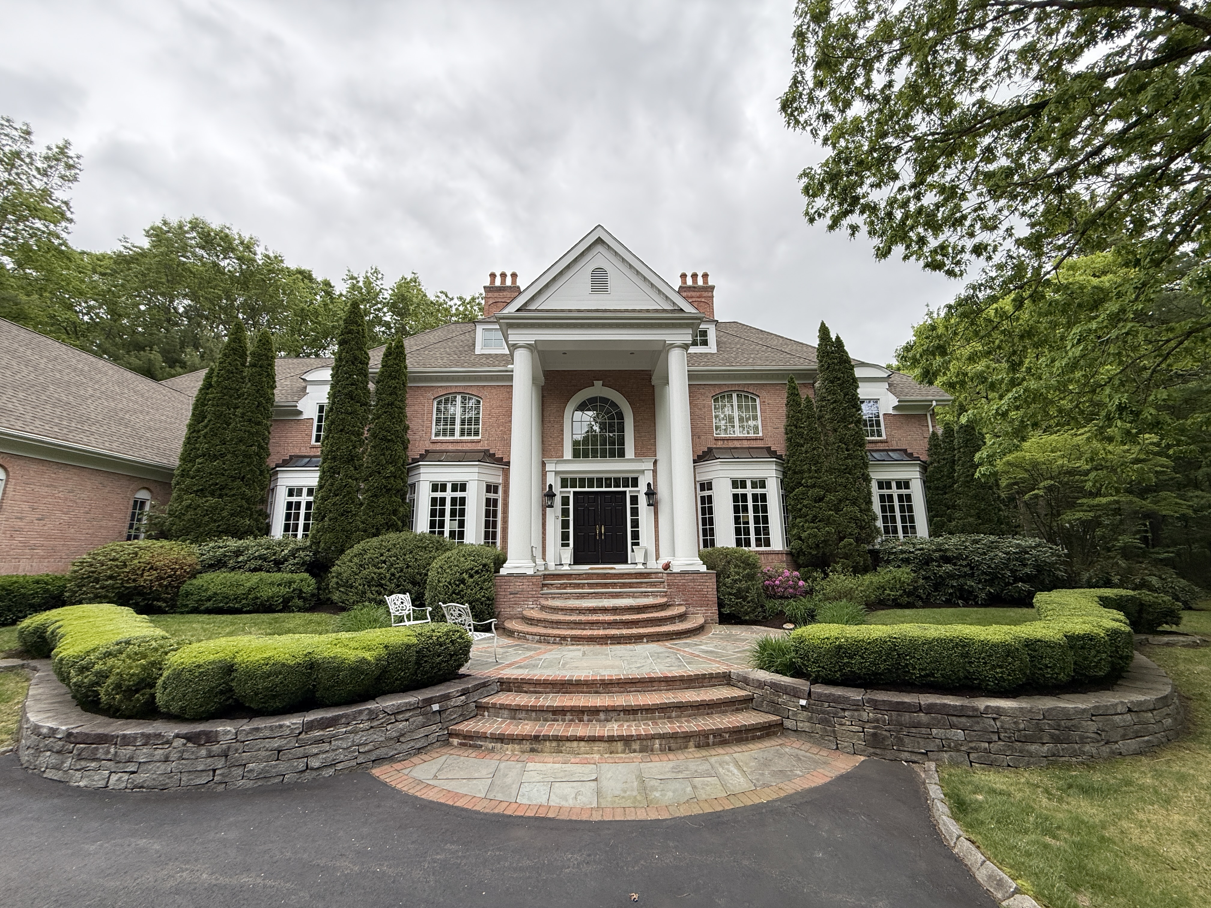 Landscaping company Blades of Glory LLC in Cheshire, CT