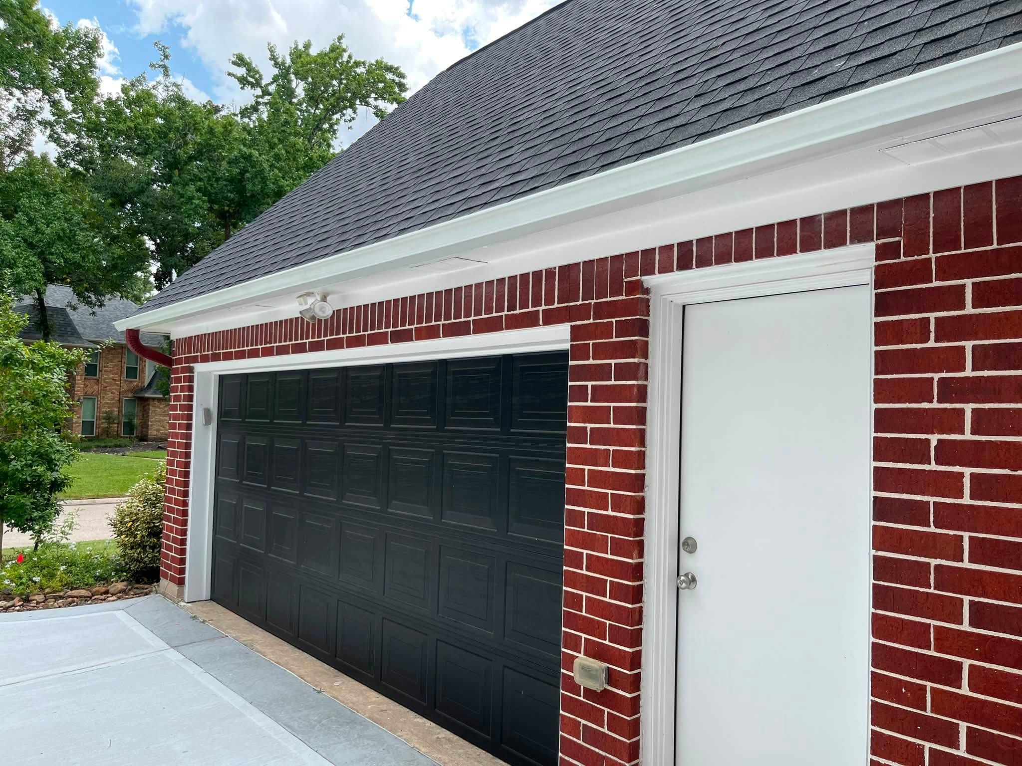 Seamless gutter system installation