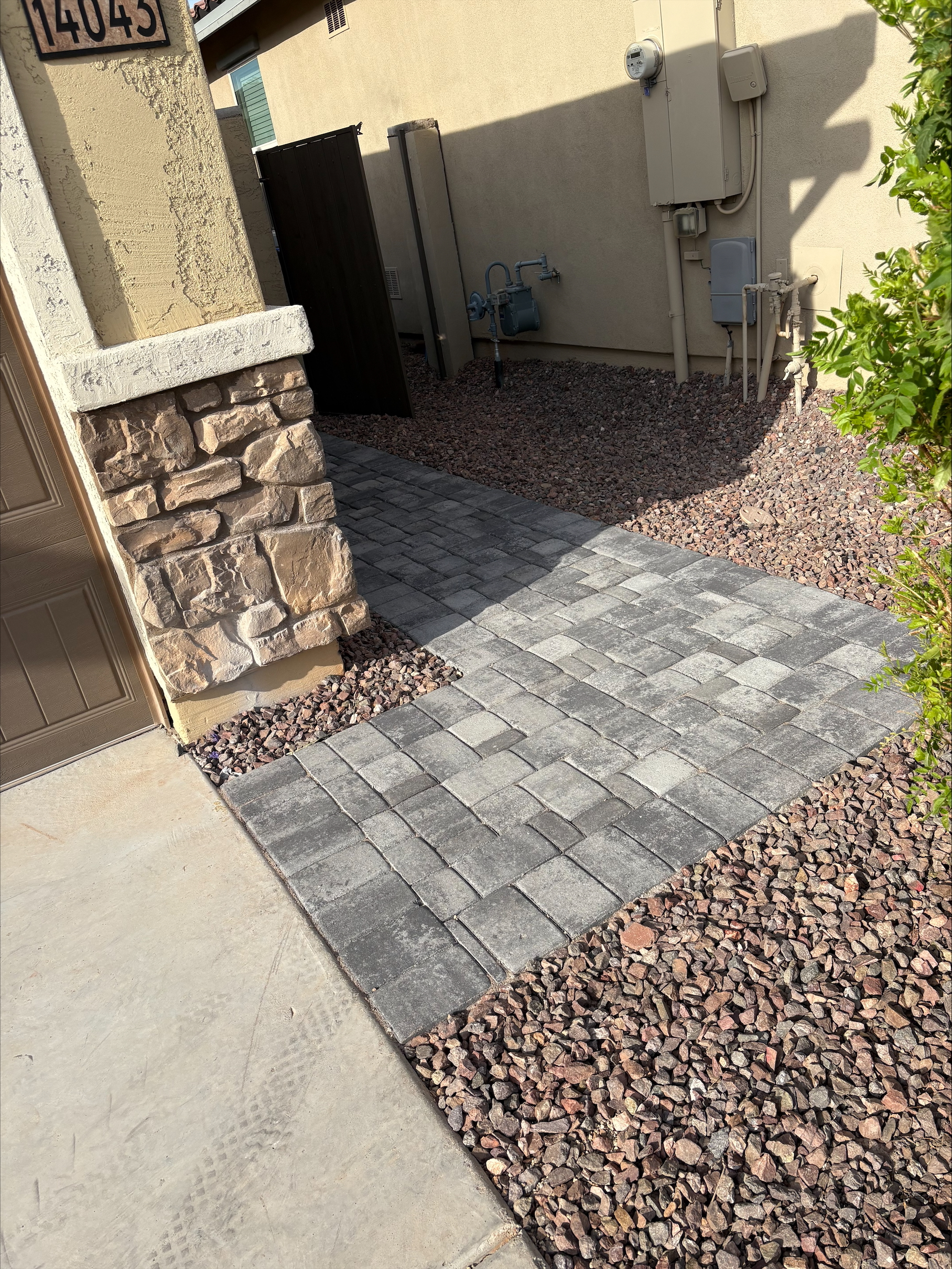landscaping company Ramirez Landscaping in El Mirage, AZ