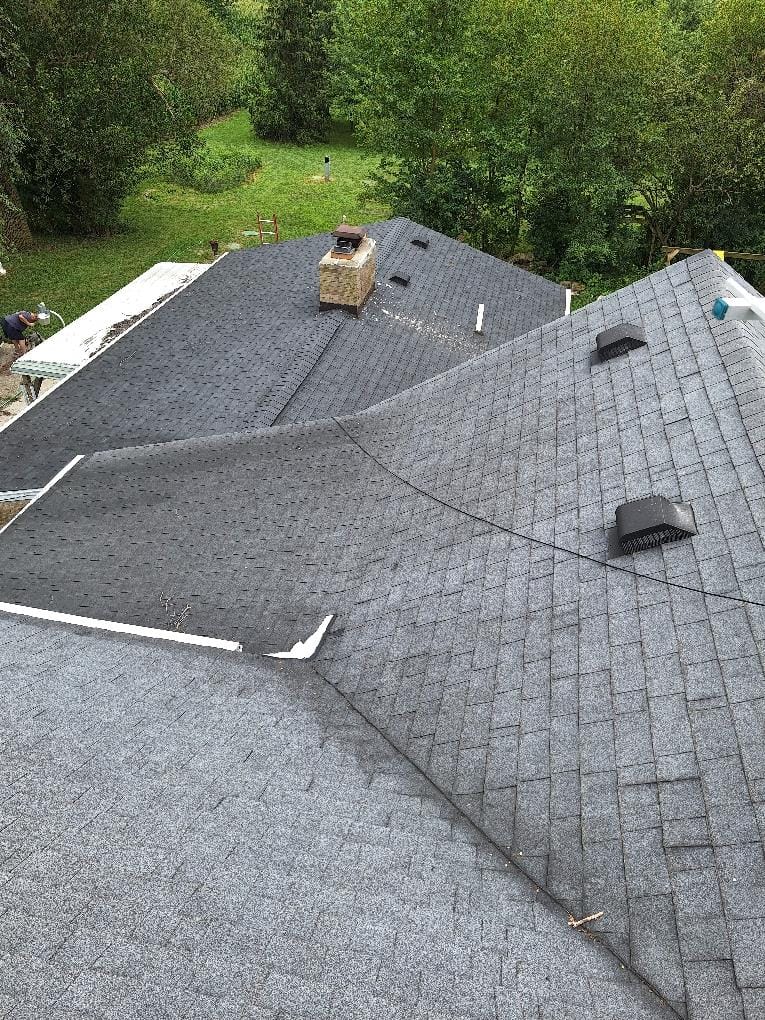 Roofing company Jays Roofing and Construction in Toledo, Ohio