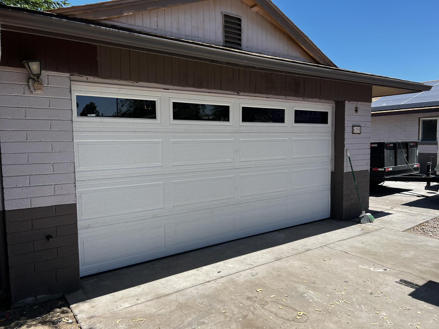 Garage Door Technician company Professional Garage Doors & Services in Phoenix, AZ