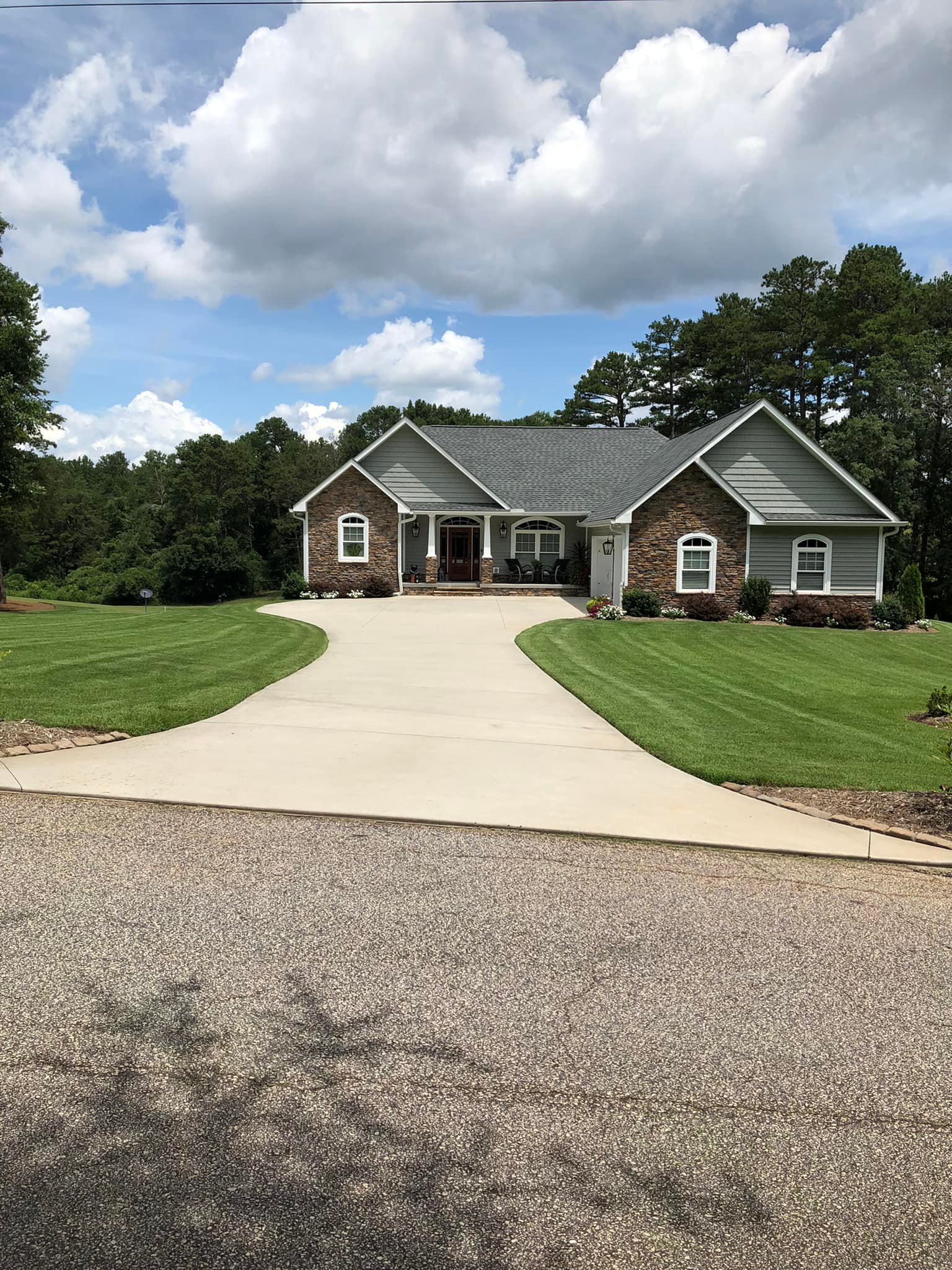 Landscaping & Hardscaping company Mountain View Lawn Care and Detail in Seneca, SC