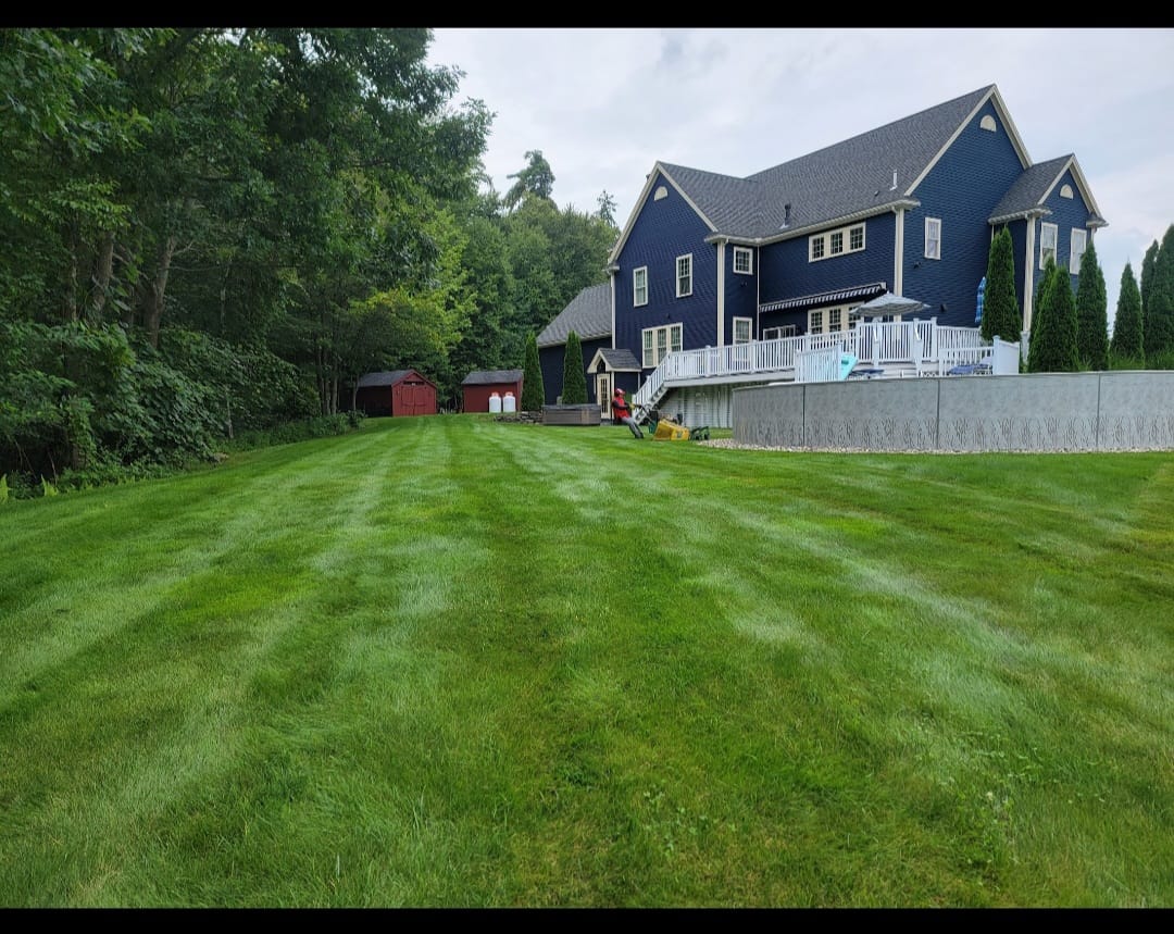 landscaping company Romero Máster Landscaping in Lunenburg, MA
