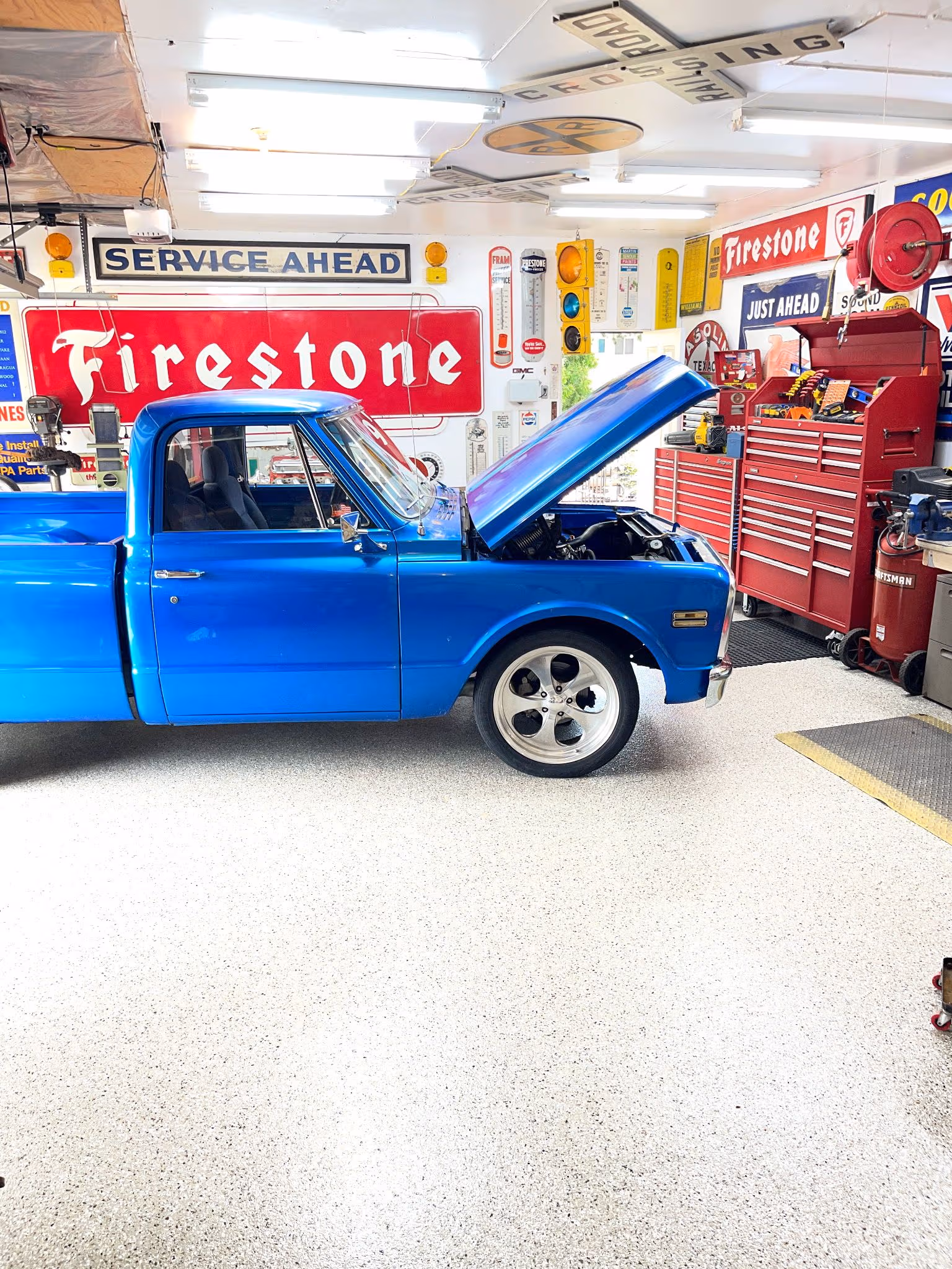 Pebble Beach Garage Floor Coating That Ties the Whole Space Together