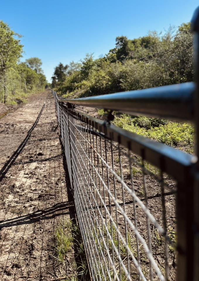 5-7 Fencing & Construction team in Madisonville, TX - people or person