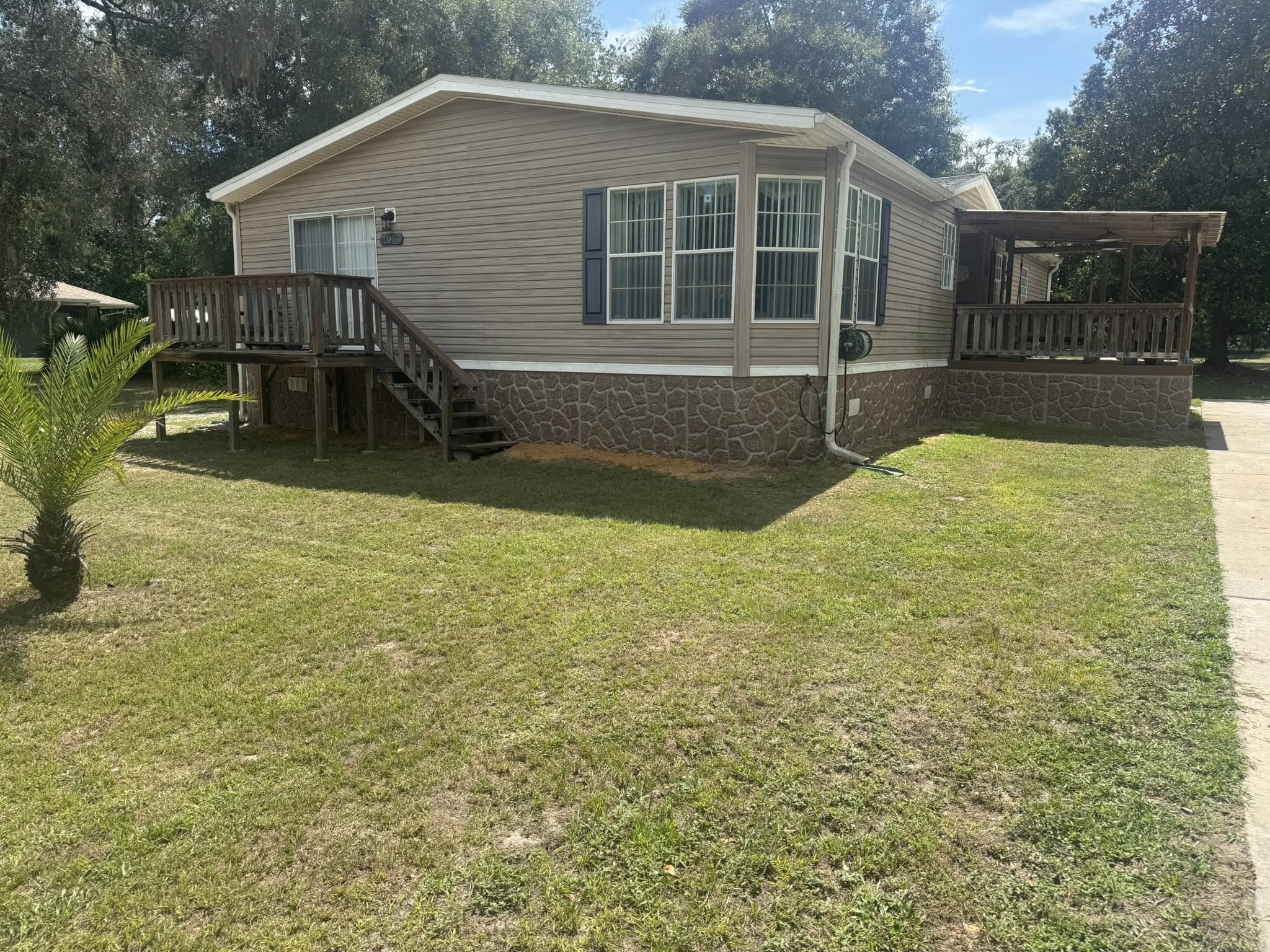 C/J Mobile Home Service team in Floral City, FL - people or person