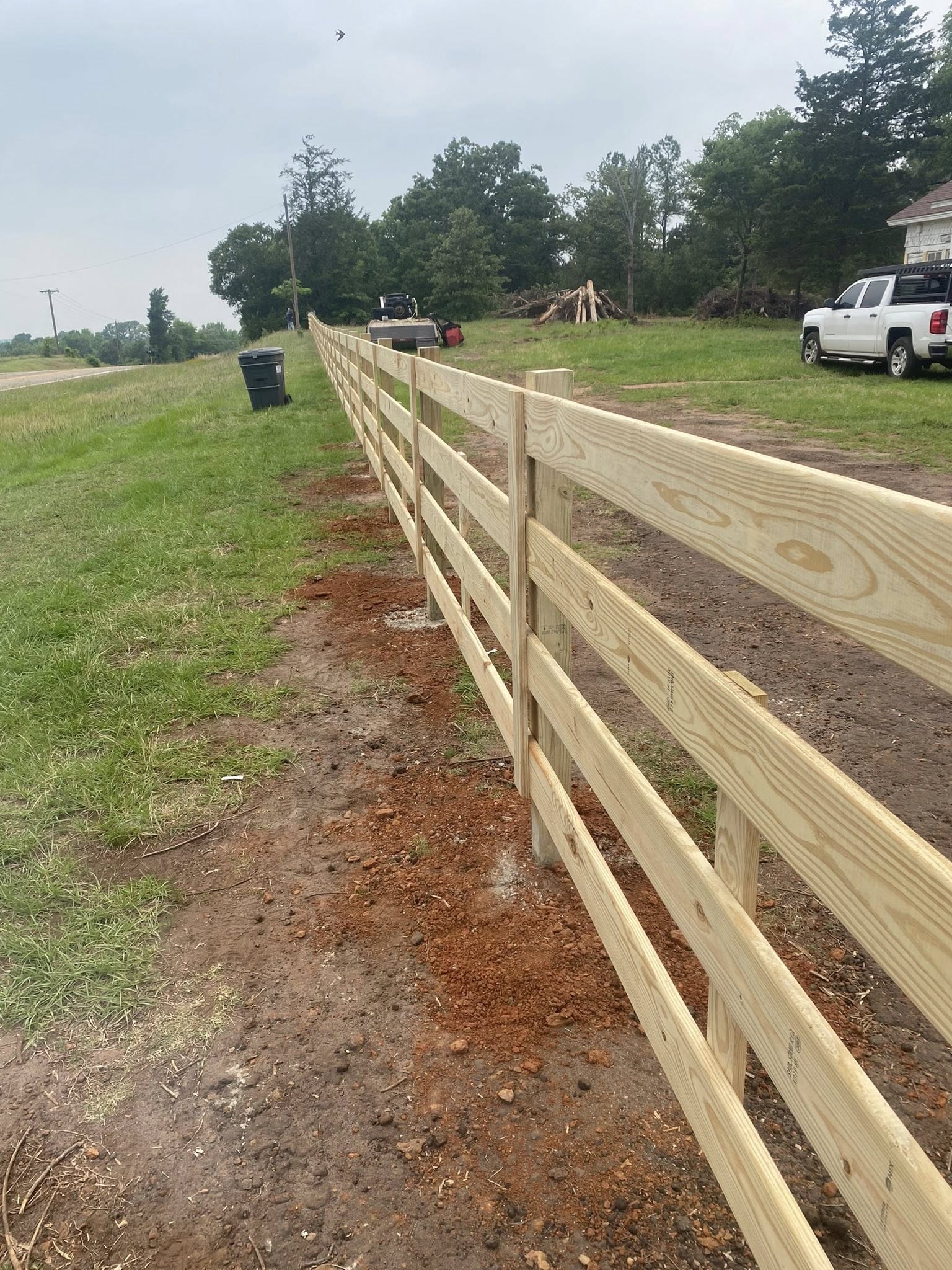 Fencing company Aguilar Fencing and Gates LLC in Longview, Texas