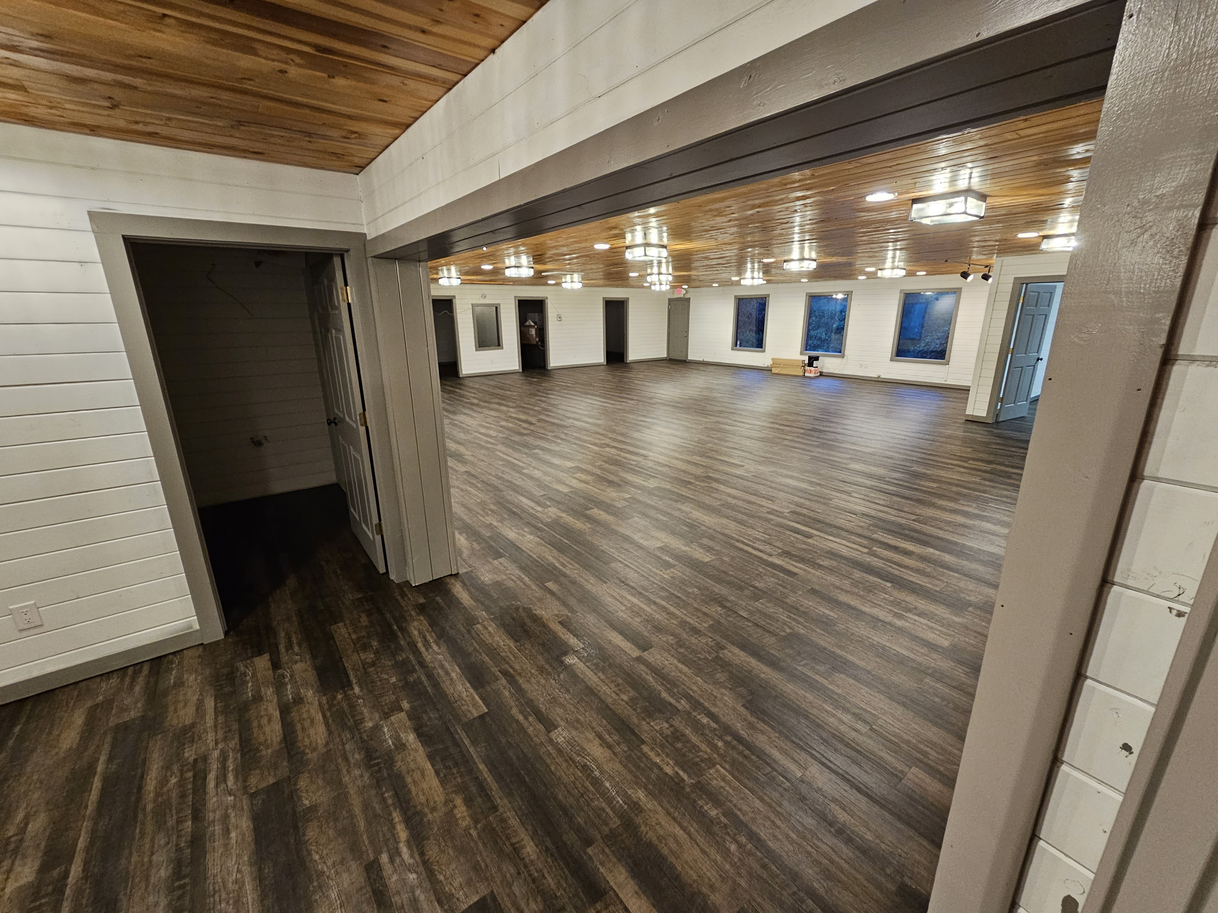 Flooring company Smart Flooring in Sunrise Beach, MO