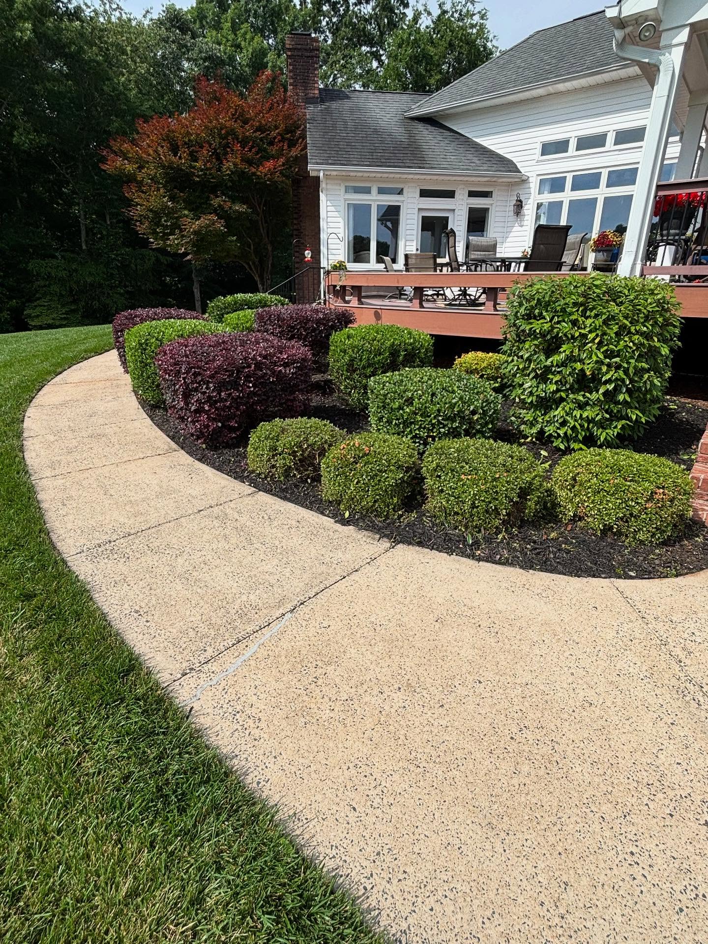 Landscaping & Hardscaping company Grandview Lawn Care in Norwood, NC