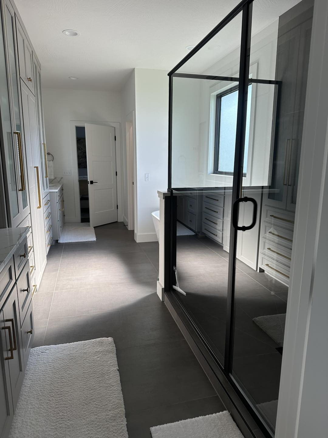 Residential & Commercial Cleaning Services company 2 Girls & A Towel in Springfield, MO