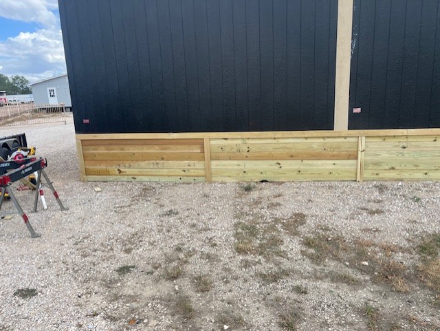 Wood mobile home skirting, side view