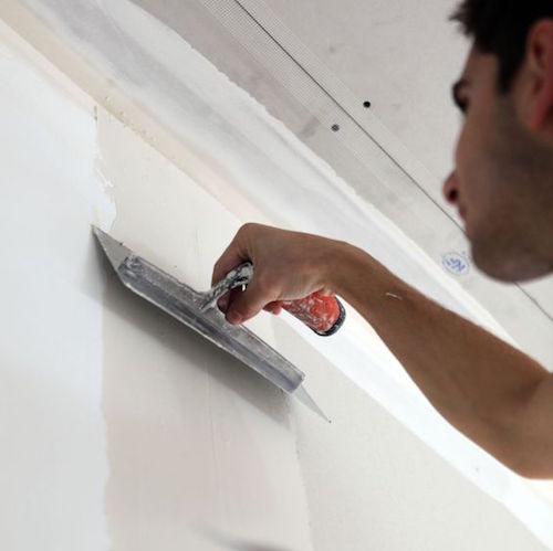 Smooth plaster wall in empty room (hero photo)