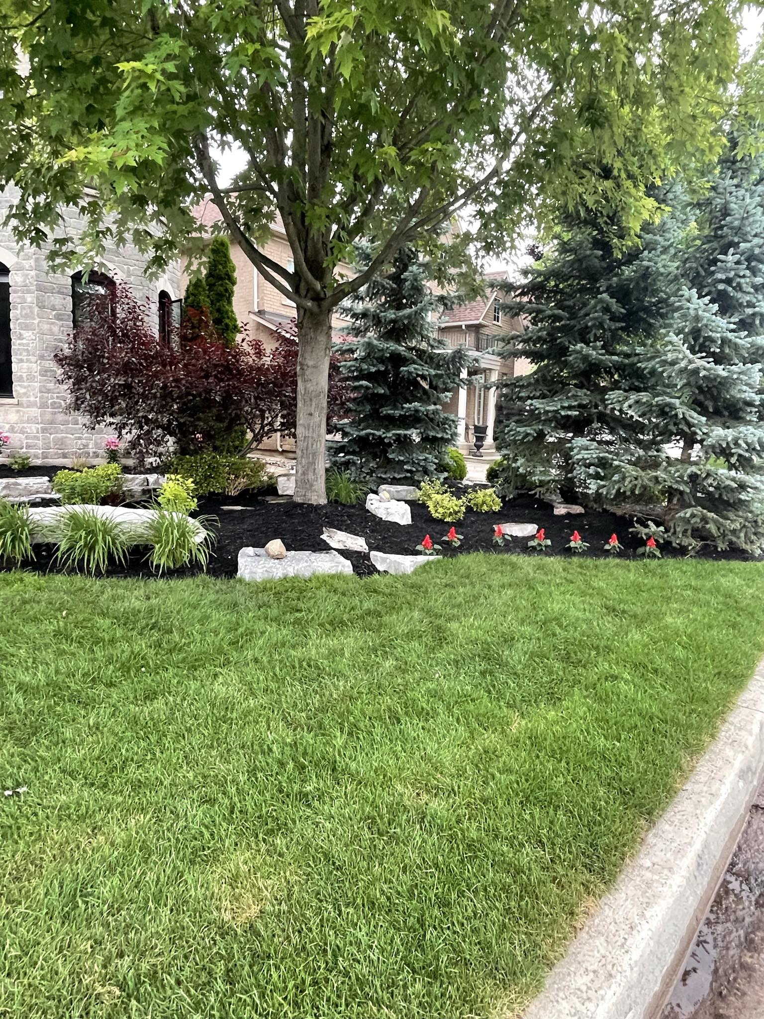 landscaping company Calderwood Landscapes in Oakville, ON