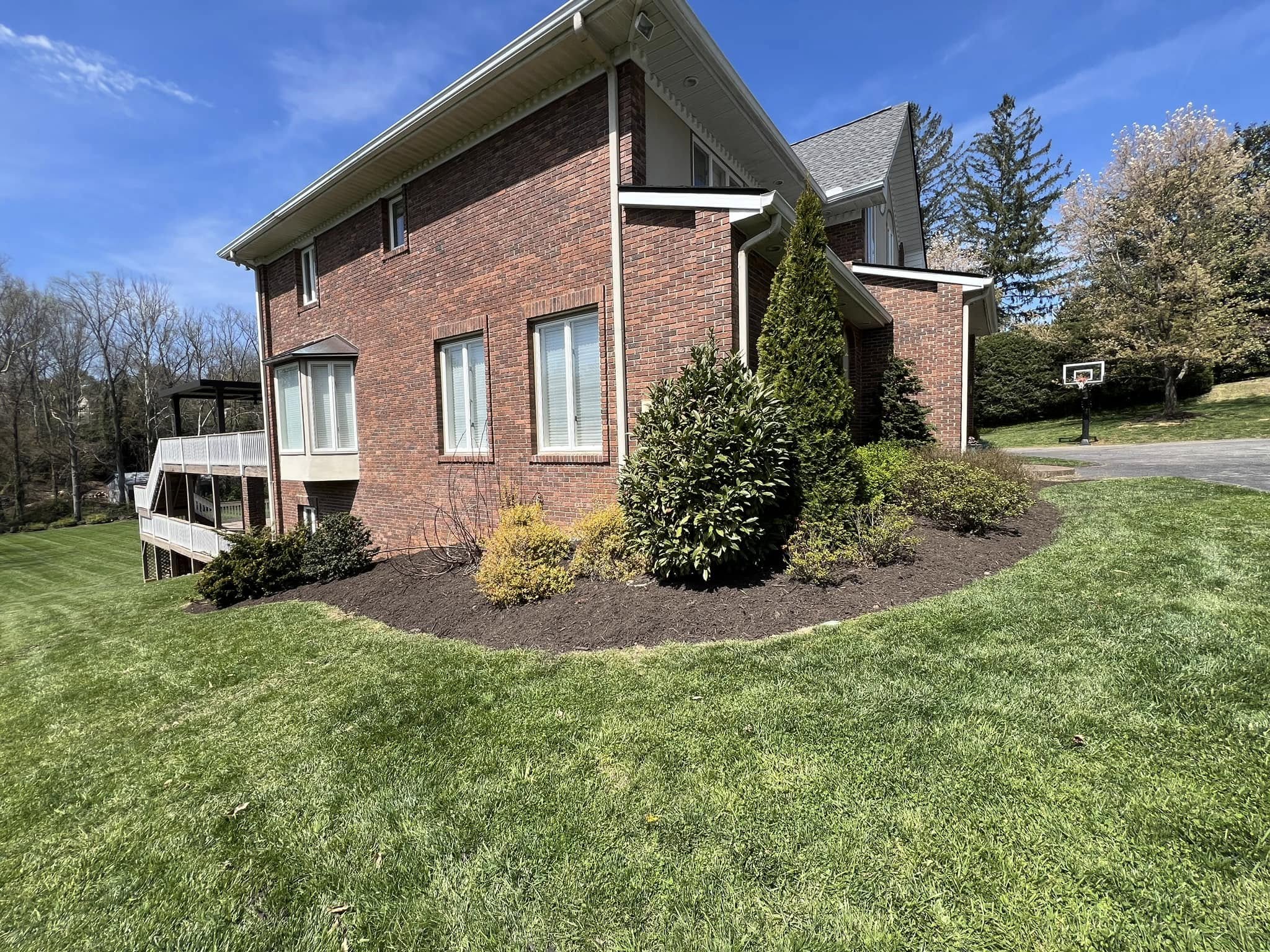 Landscaping & Hardscaping company SkyLimit LawnCare in Asheville, NC