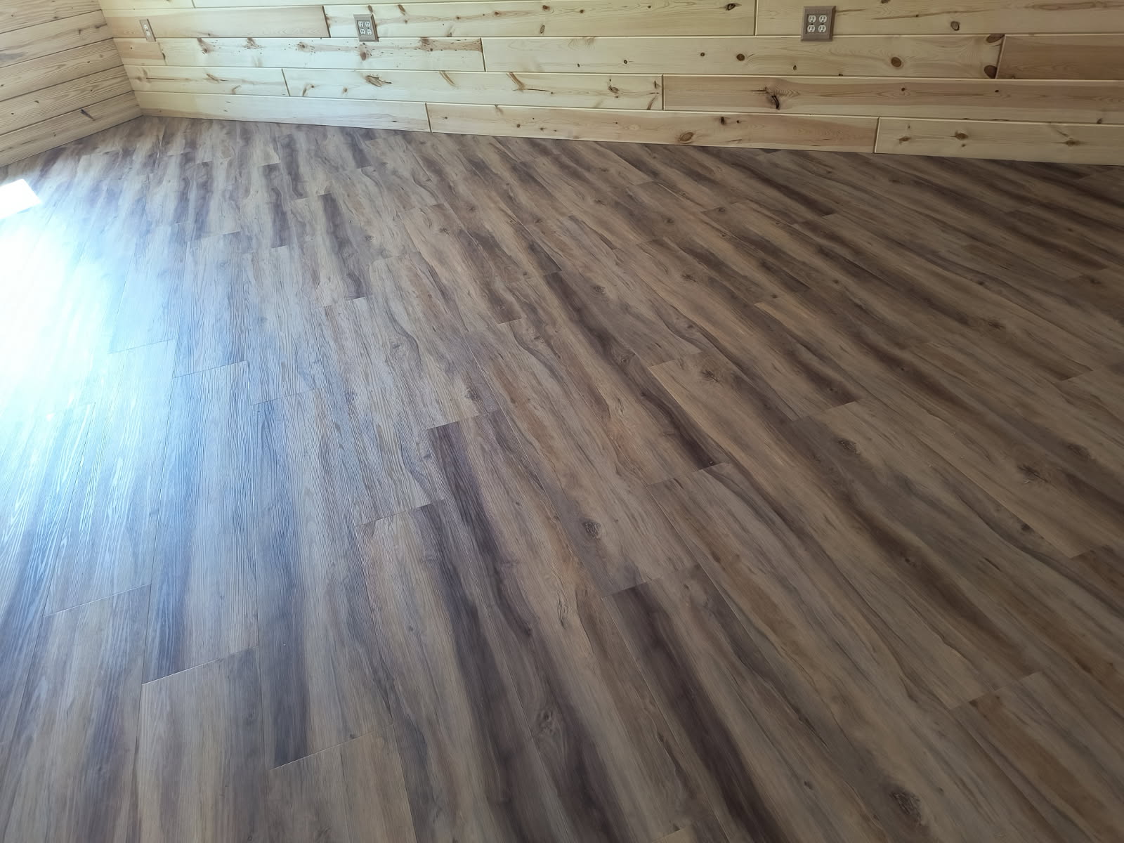 Flooring company Quality Floor Covering, LLC in St. Cloud, MN
