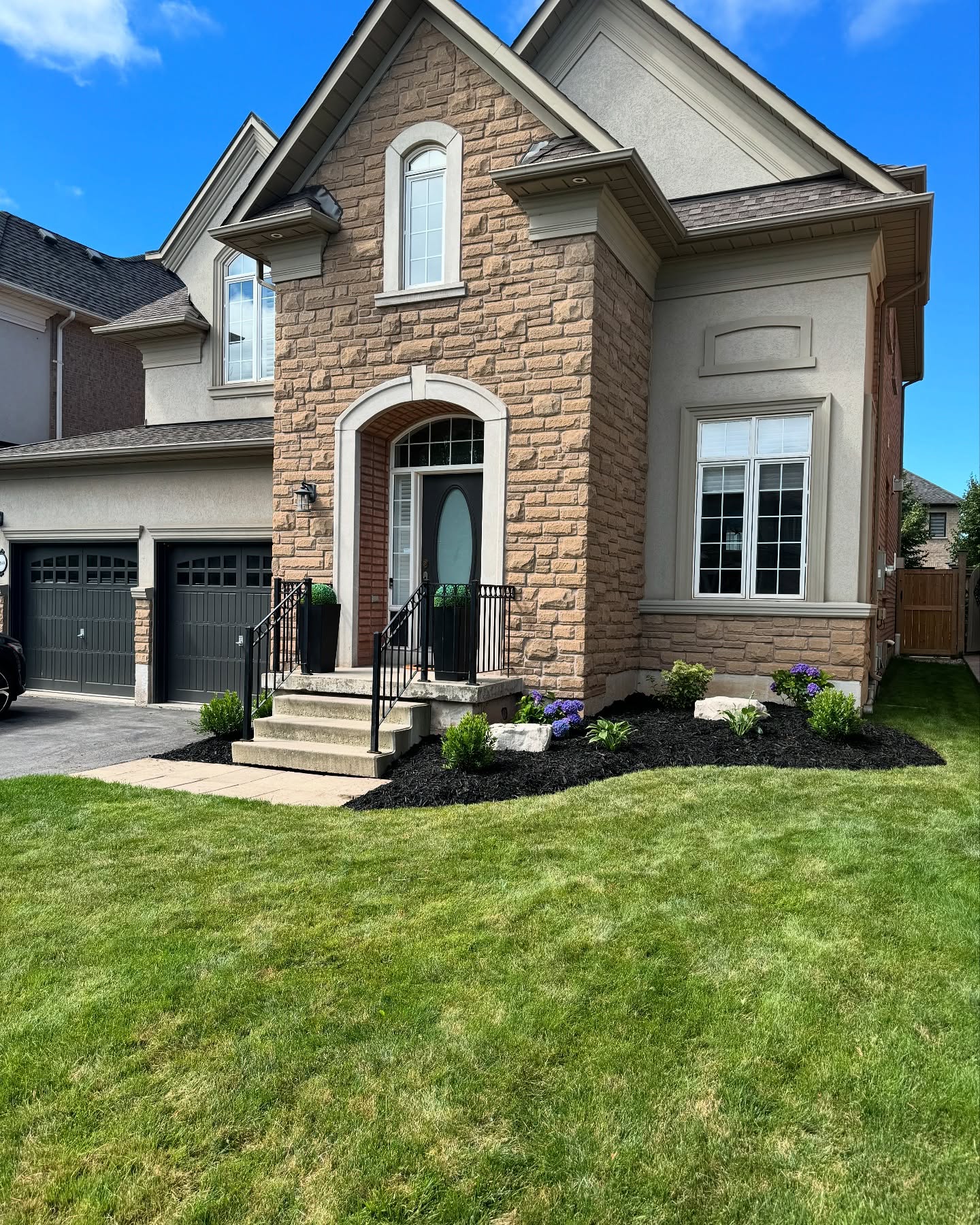 landscaping company Calderwood Landscapes in Oakville, ON