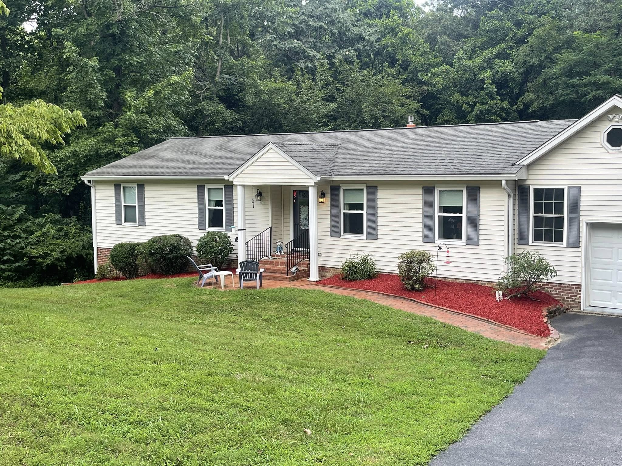  for Hurley's Cutz in Saint Leonard, MD