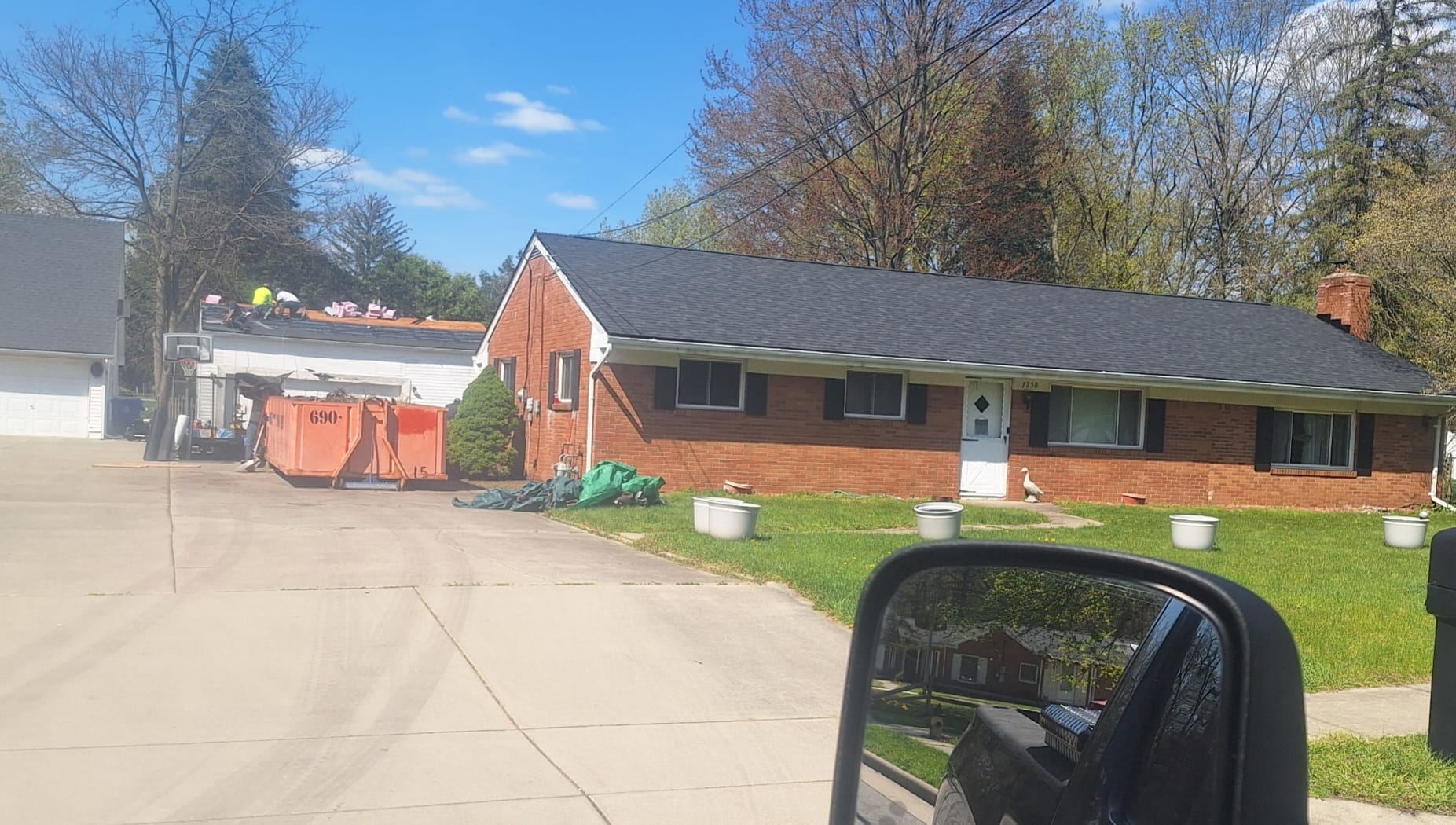 Roofing company Jays Roofing and Construction in Toledo, Ohio