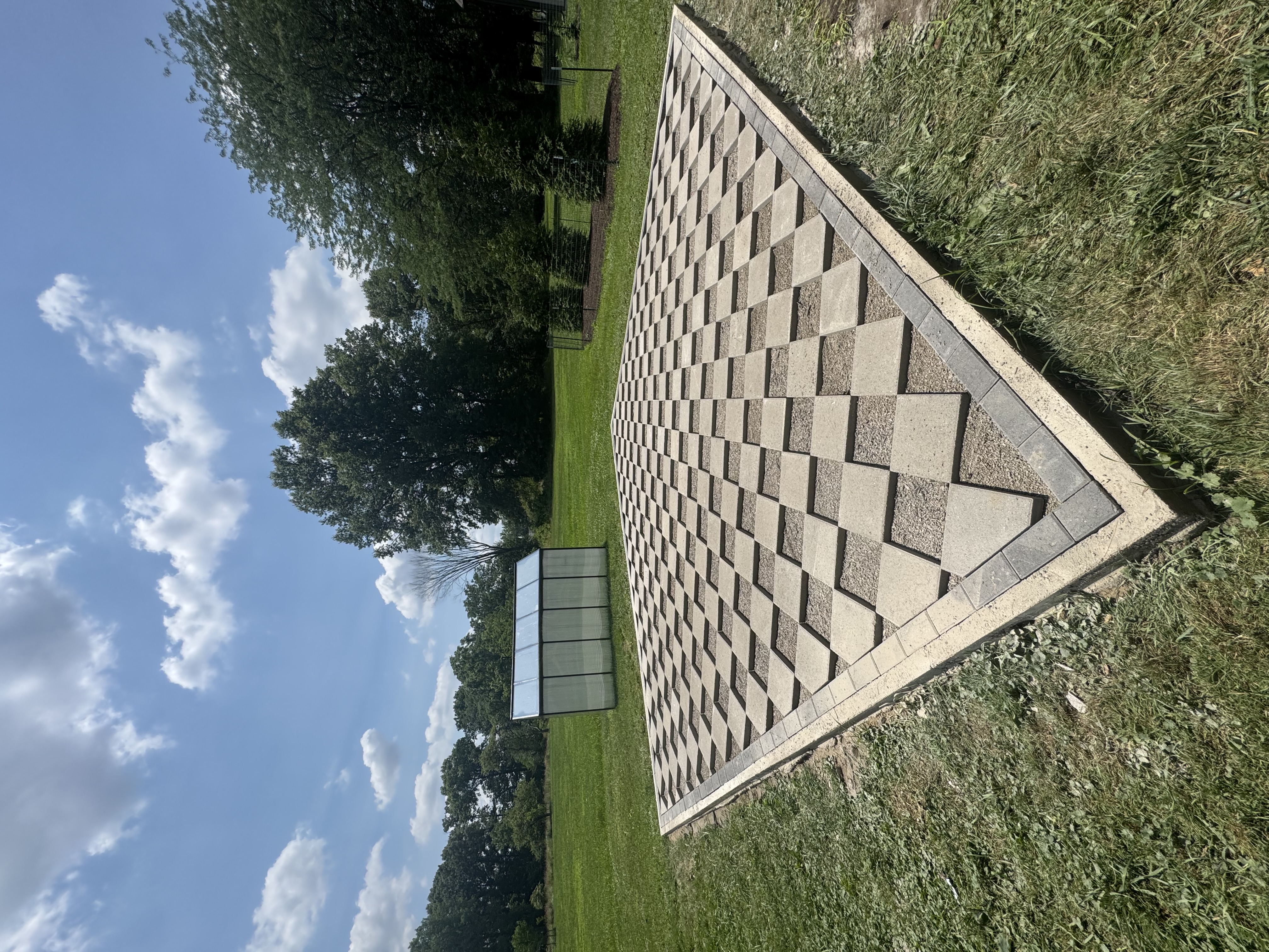 Paver patio with patterned brickwork