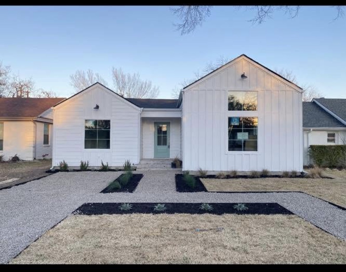 Front yard xeriscape landscape design in Texarkana, TX