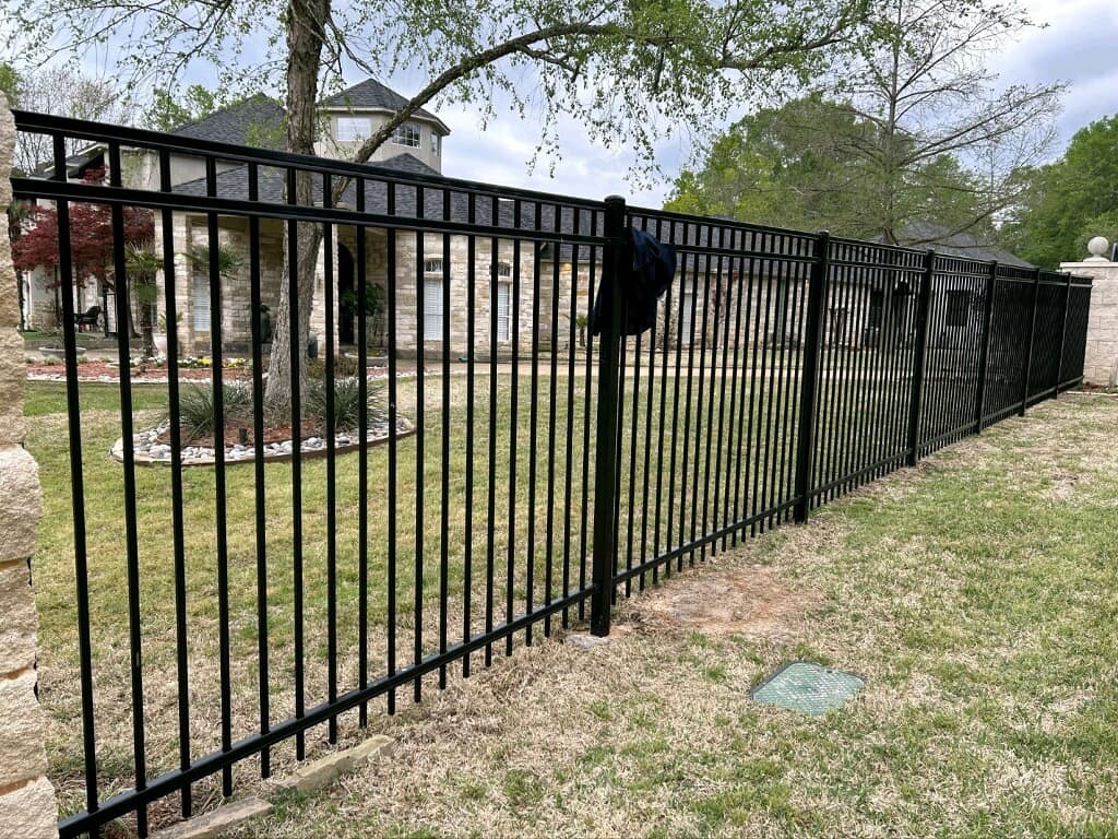 Fencing company Aguilar Fencing and Gates LLC in Longview, Texas