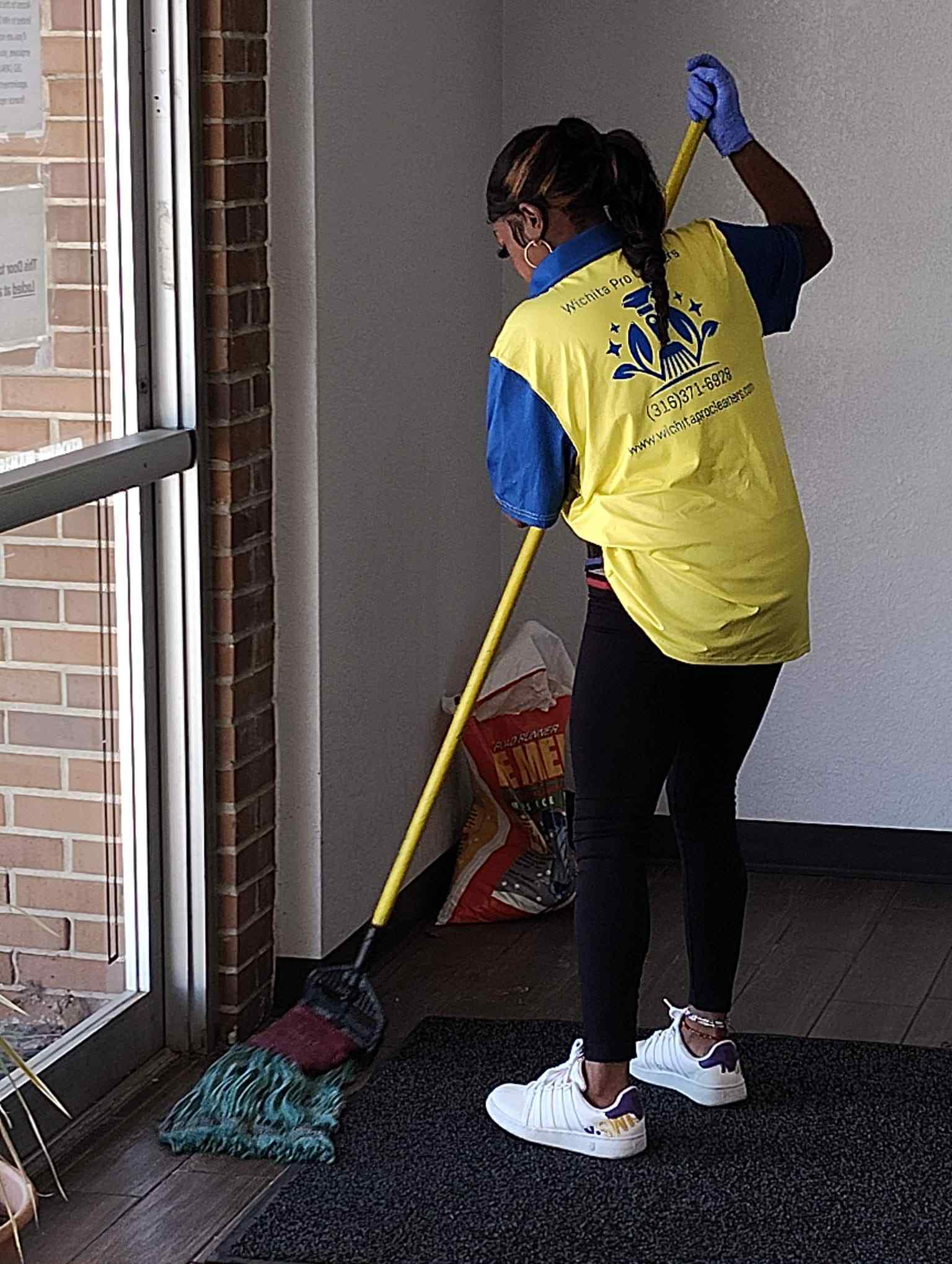 residential & commercial cleaning services company Wichita Pro Cleaners LLC in Wichita, KS