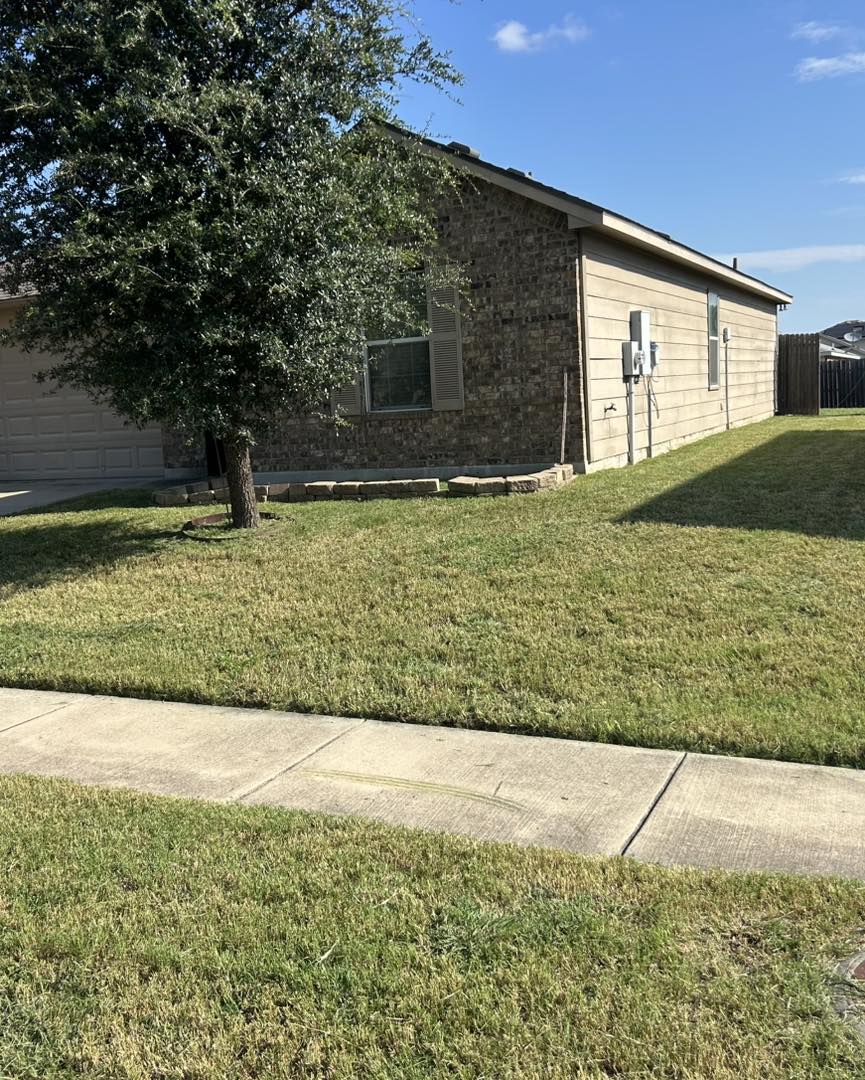 D’s Lawncare team in Killeen, TX - people or person