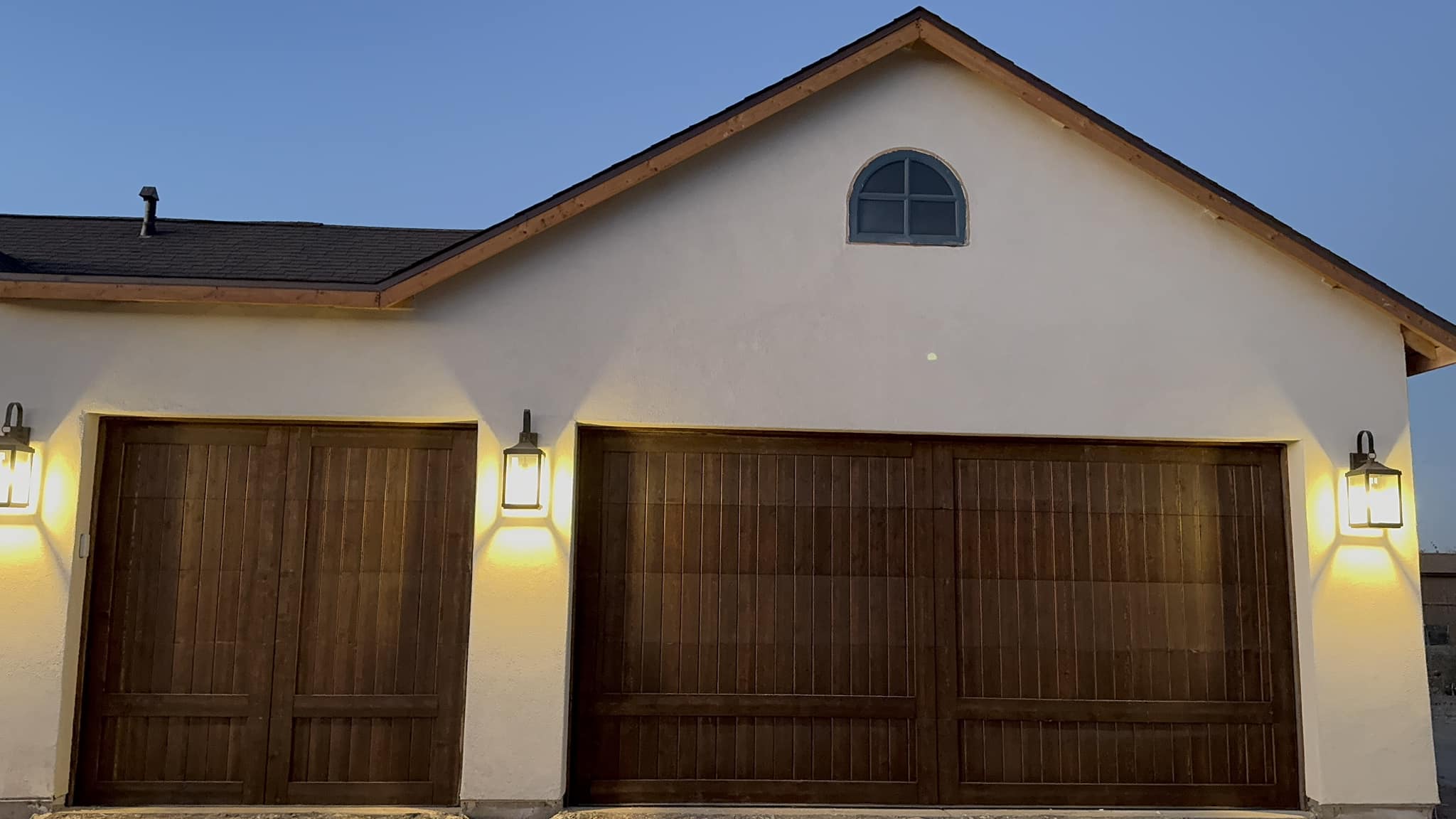 Garage Door Technician company Professional Garage Doors & Services in Phoenix, AZ