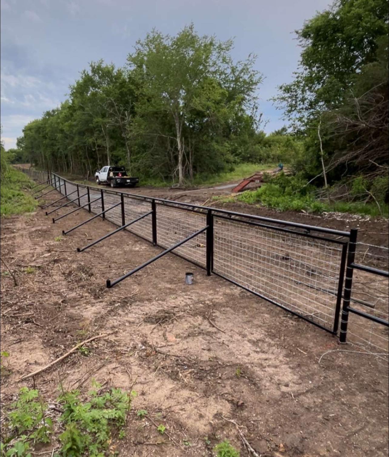 5-7 Fencing & Construction team in Madisonville, TX - people or person