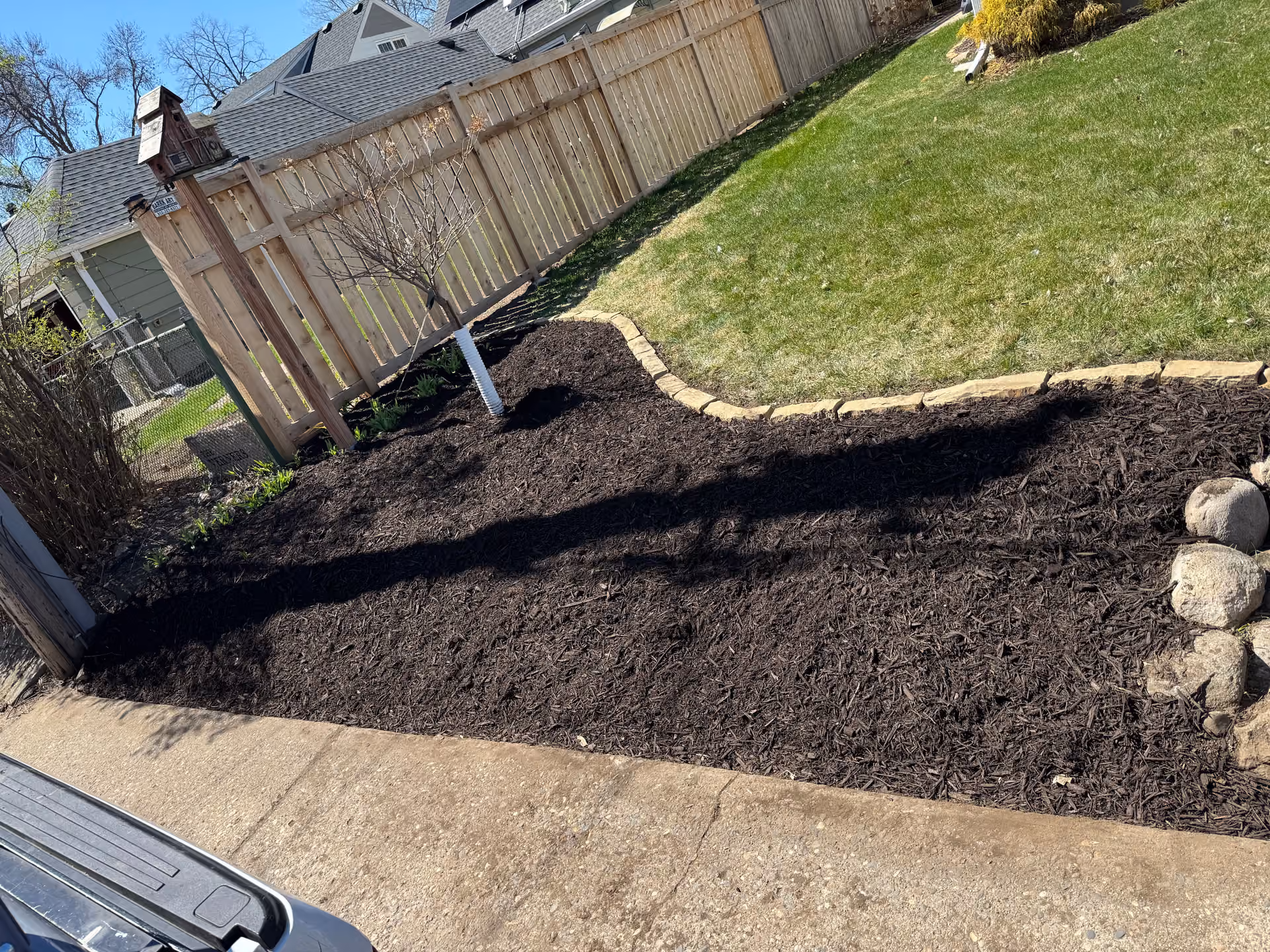 Sharp Bed Edging and Coco Brown Mulch Installation