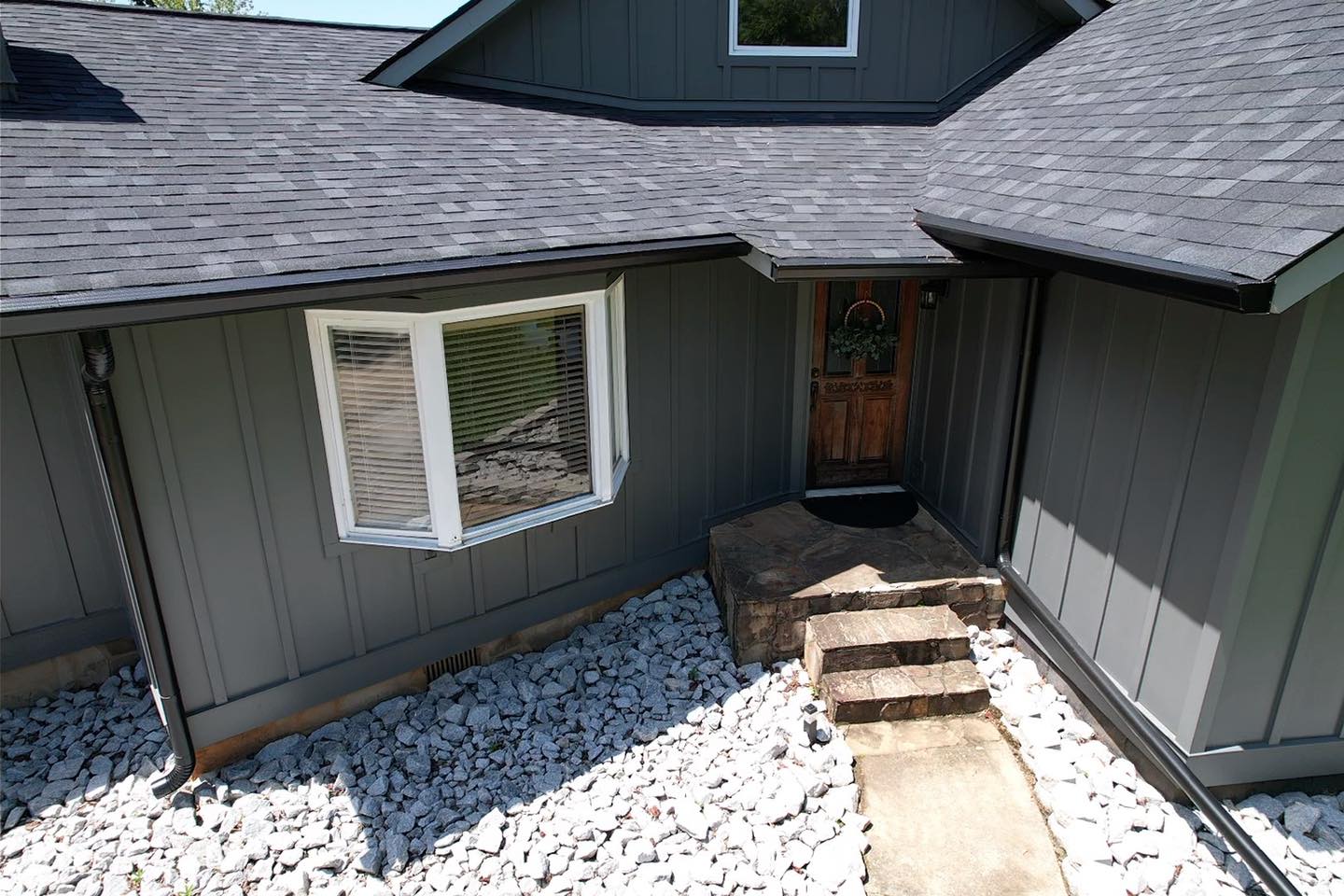 Roofing company Dollar Roofing & Gutters in Jeffersonville, GA