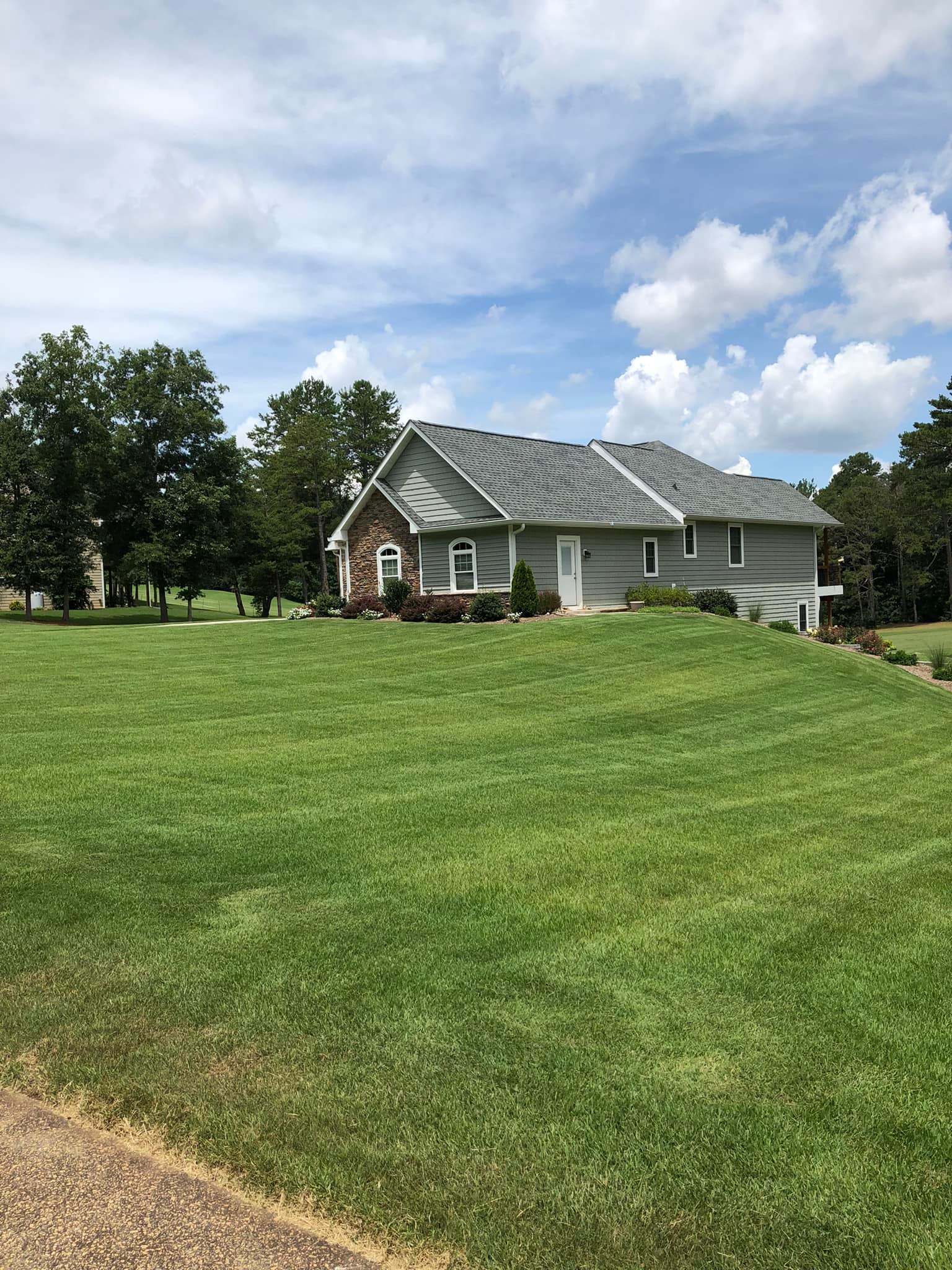 Landscaping & Hardscaping company Mountain View Lawn Care and Detail in Seneca, SC