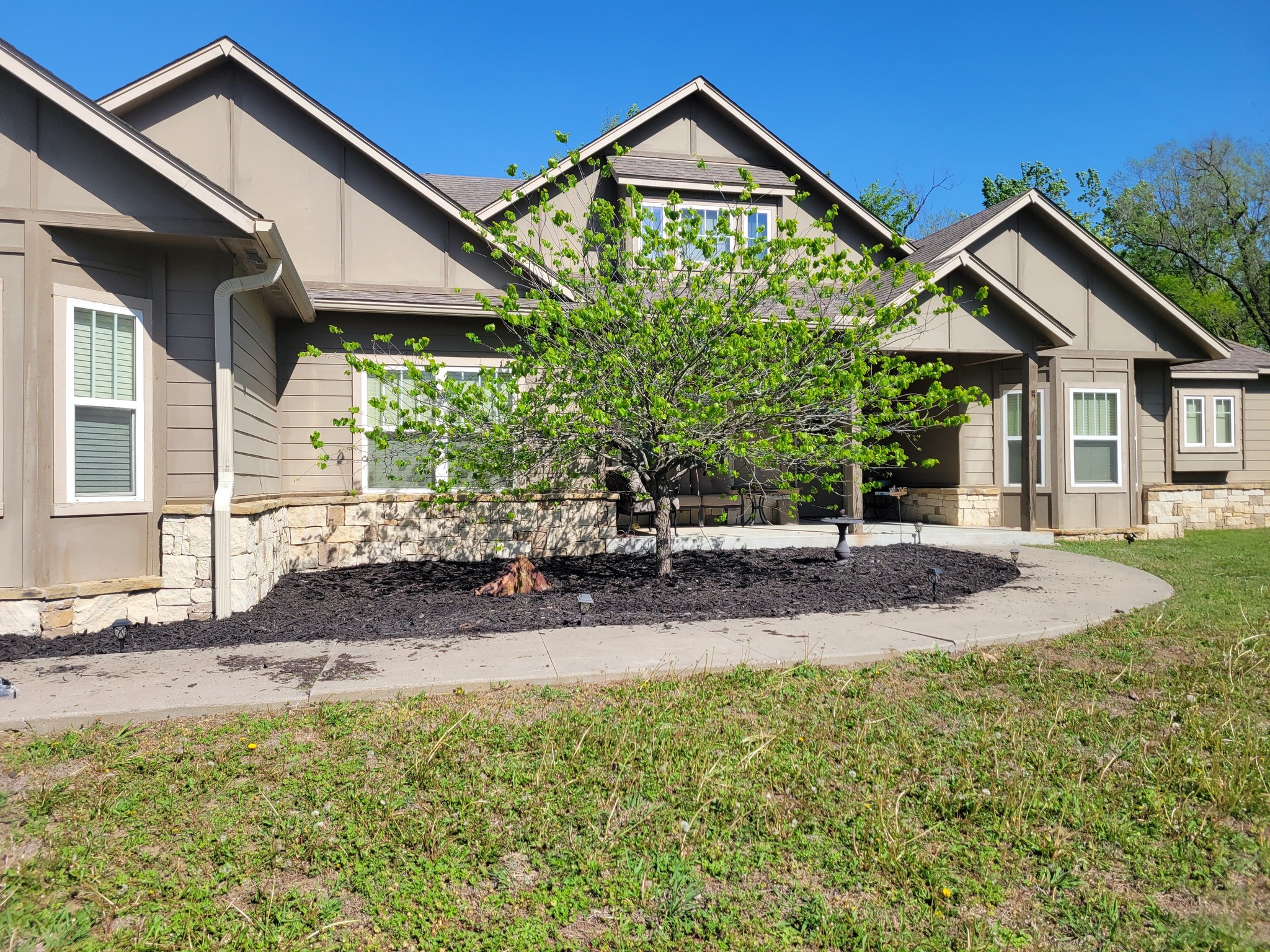 R&M Lawn Services team in Tulsa, OK - people or person