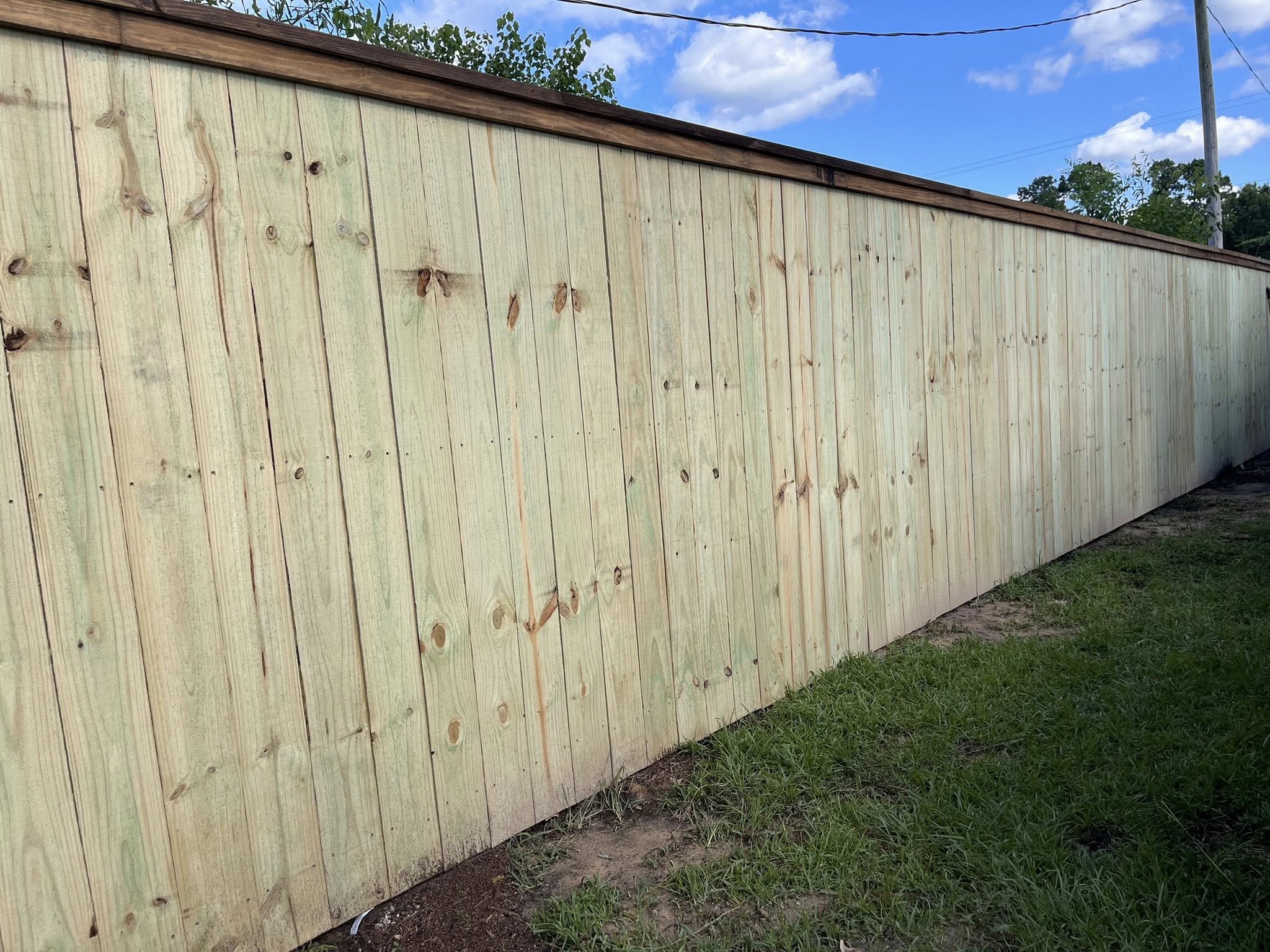 Fencing company Aguilar Fencing and Gates LLC in Longview, Texas