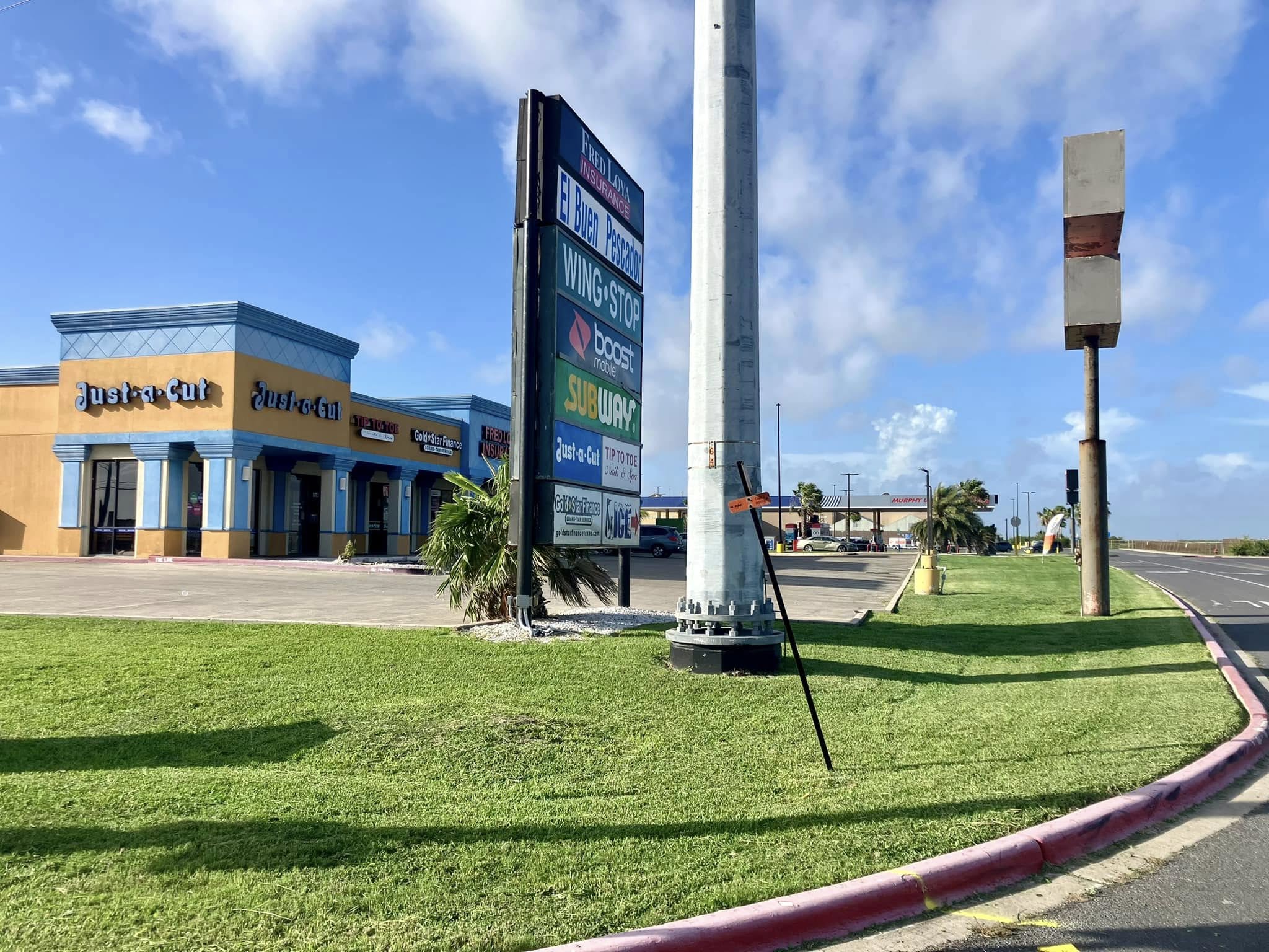 Lawn Care company John’s Lawns in South Padre Island, TX