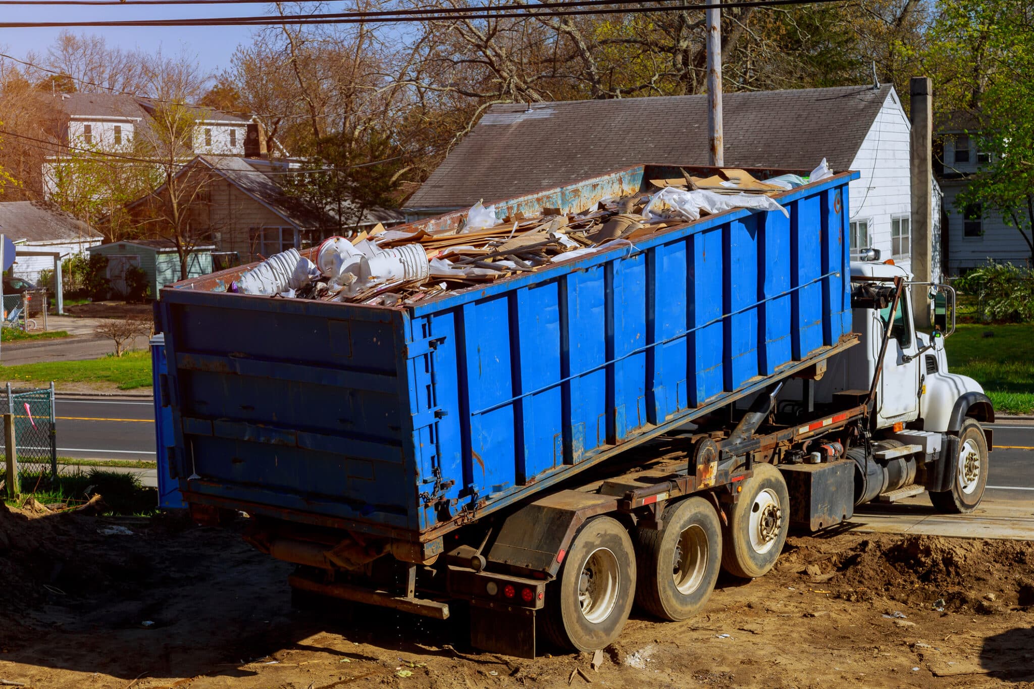 Loaded roll-off dump trailer for junk hauling