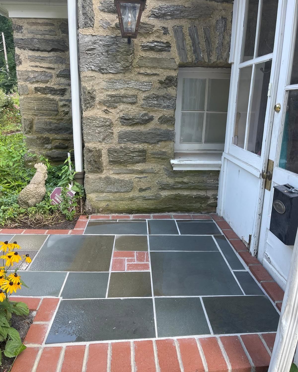 Stone veneer wall