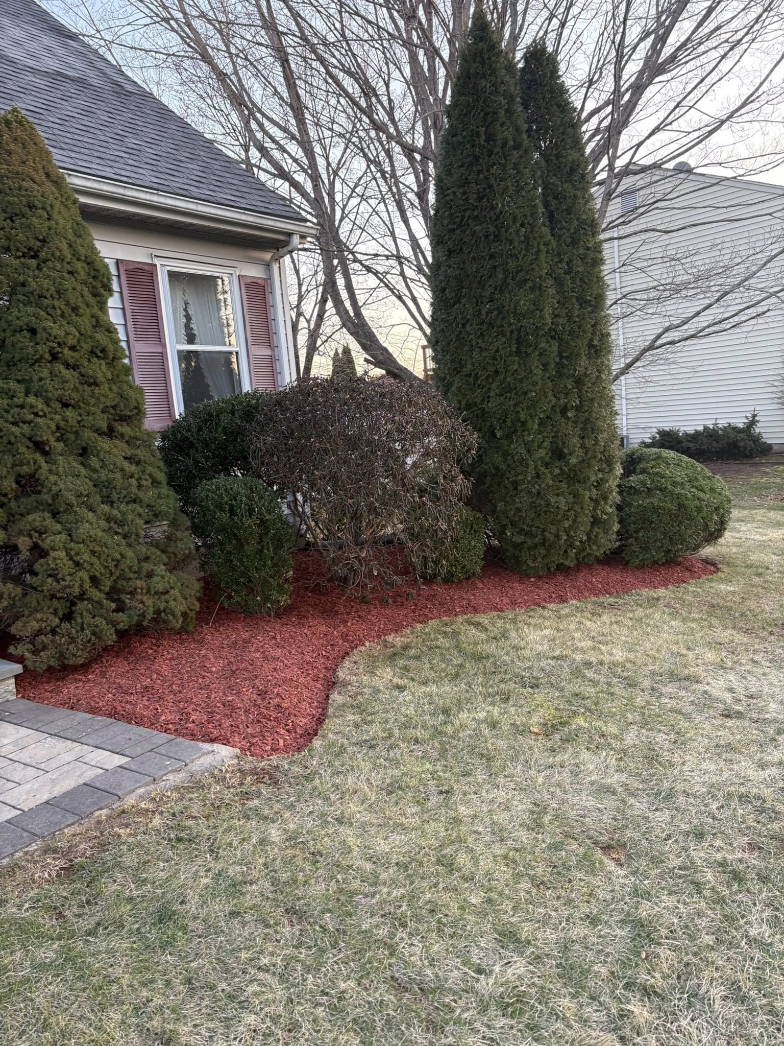 landscaping & hardscaping company Chapman's Lawn & Landscape in Ellington, CT