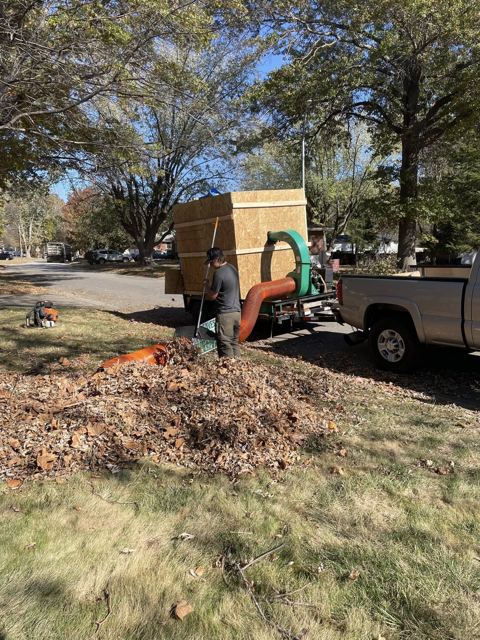 Leaf removal service in Overland Park, KS