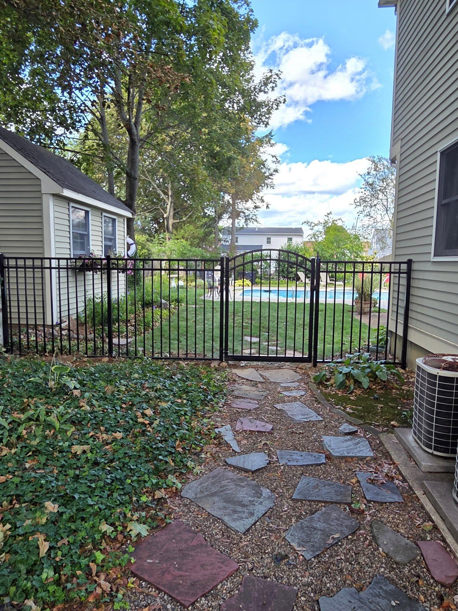 wood, chain-link, vinyl and aluminum fencing installation company Azorean Fence in Peabody, MA