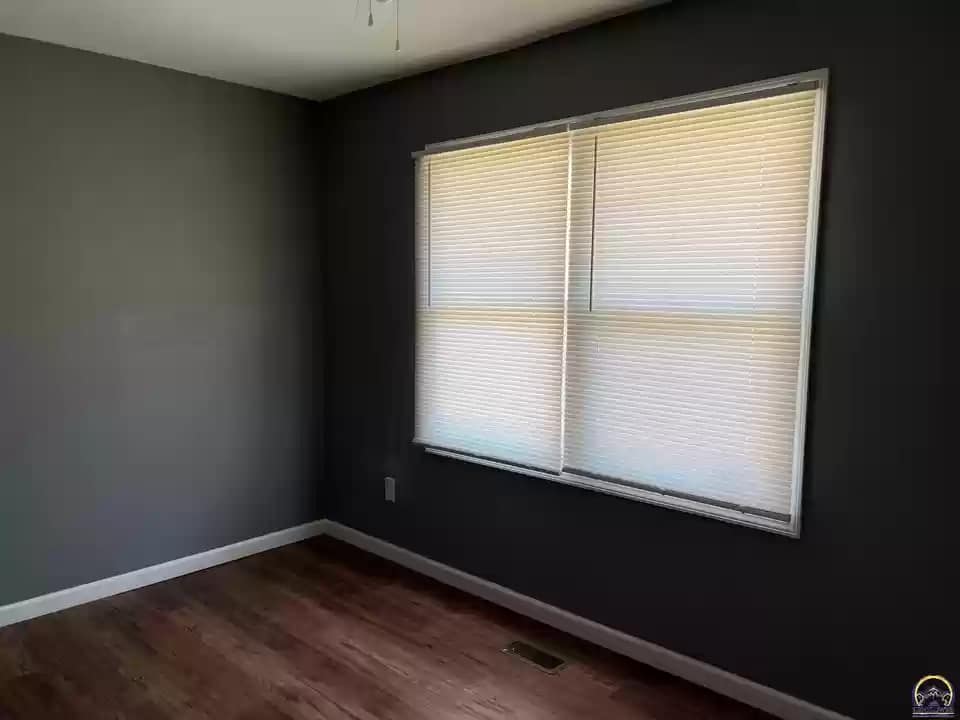  for Hop-2-It in Topeka, KS