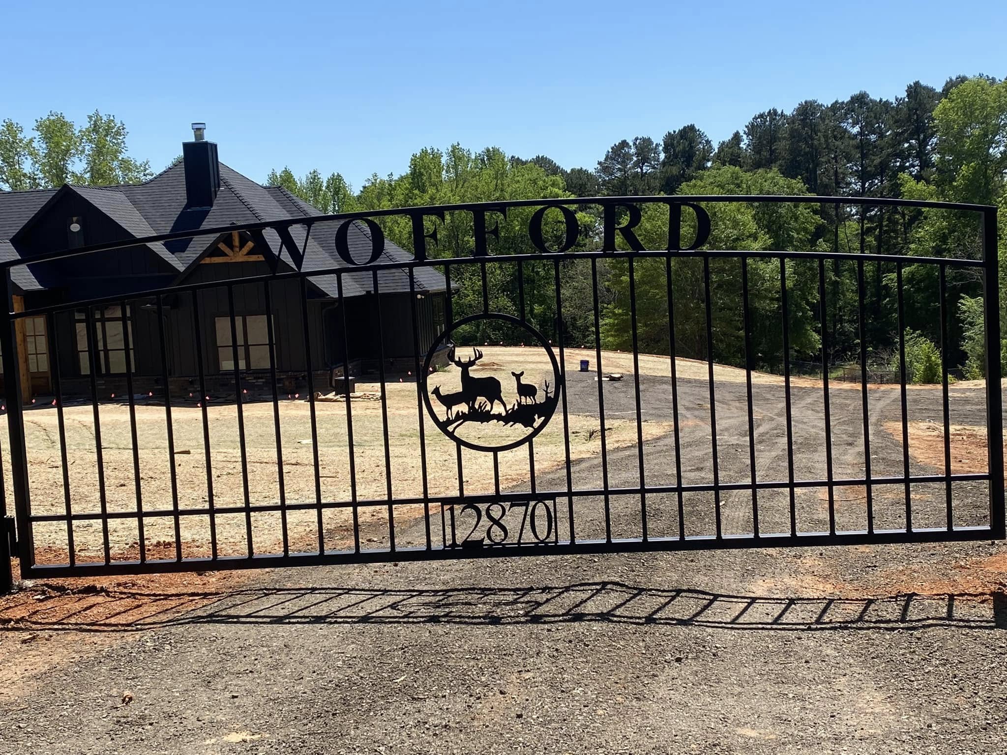 Fencing company Aguilar Fencing and Gates LLC in Longview, Texas