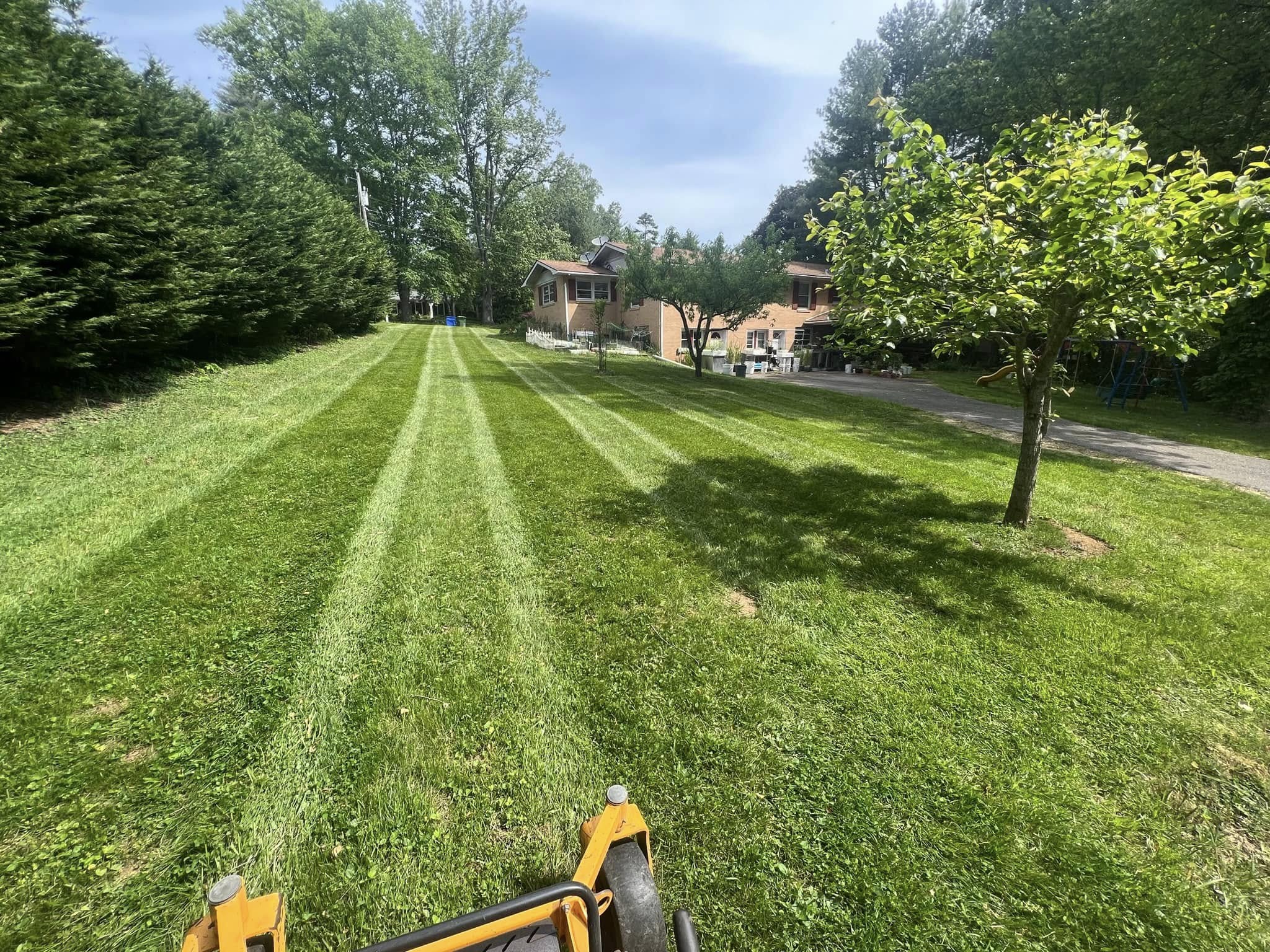 Landscaping & Hardscaping company SkyLimit LawnCare in Asheville, NC